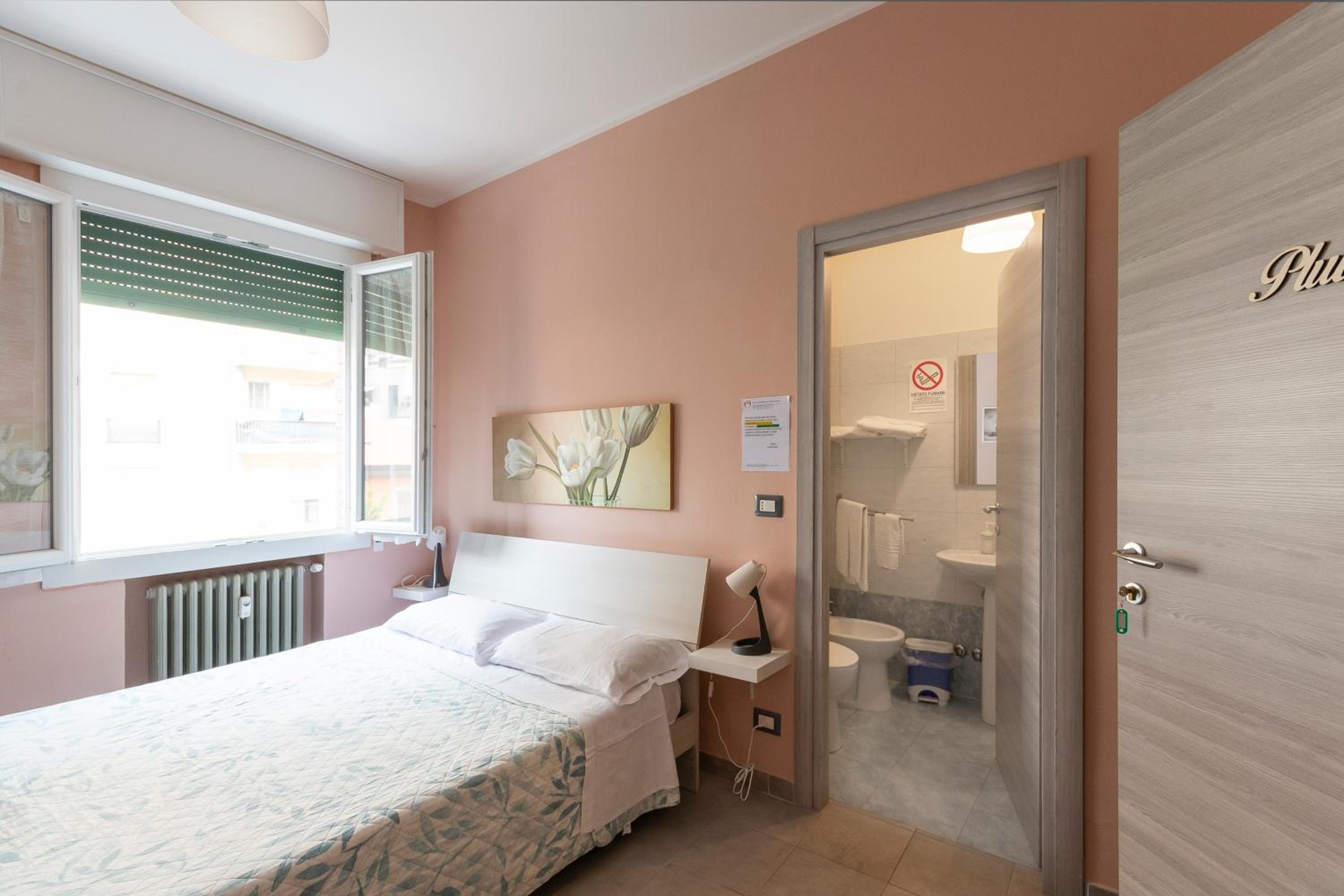 Double Room with Private Bathroom photo 1