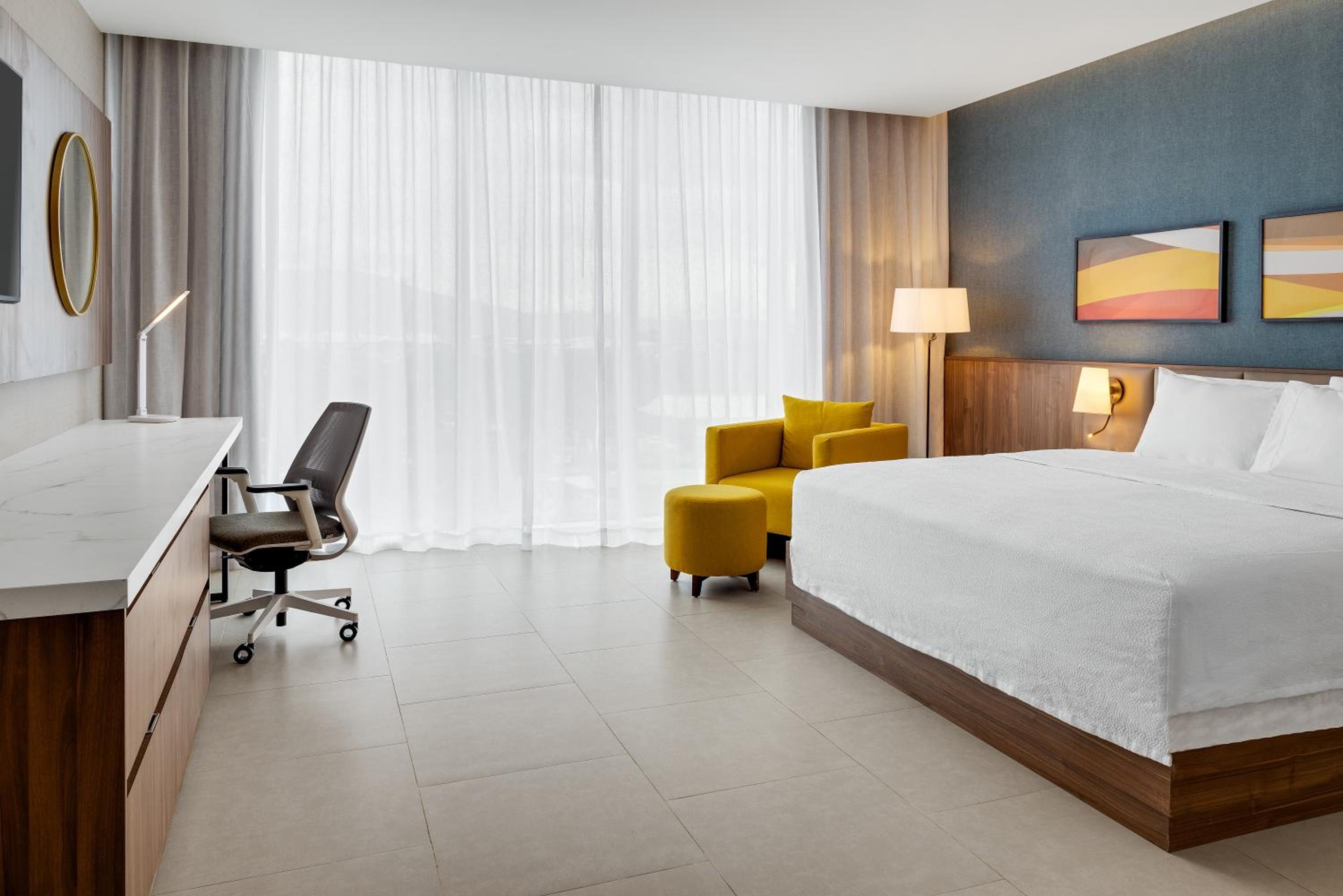 King Room with Roll-In Shower - Mobility Access photo 1