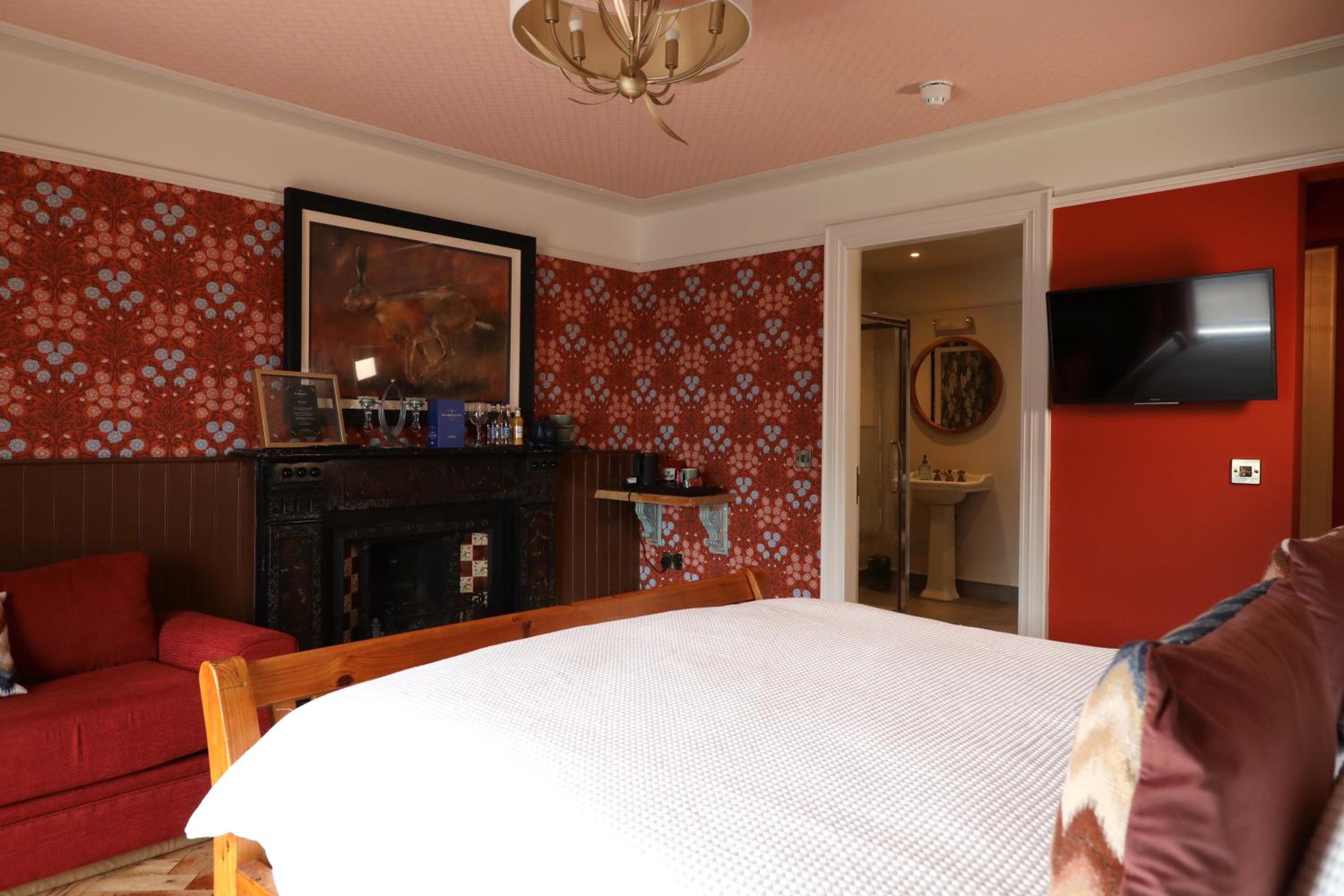 Deluxe Family Suite - Photo 4