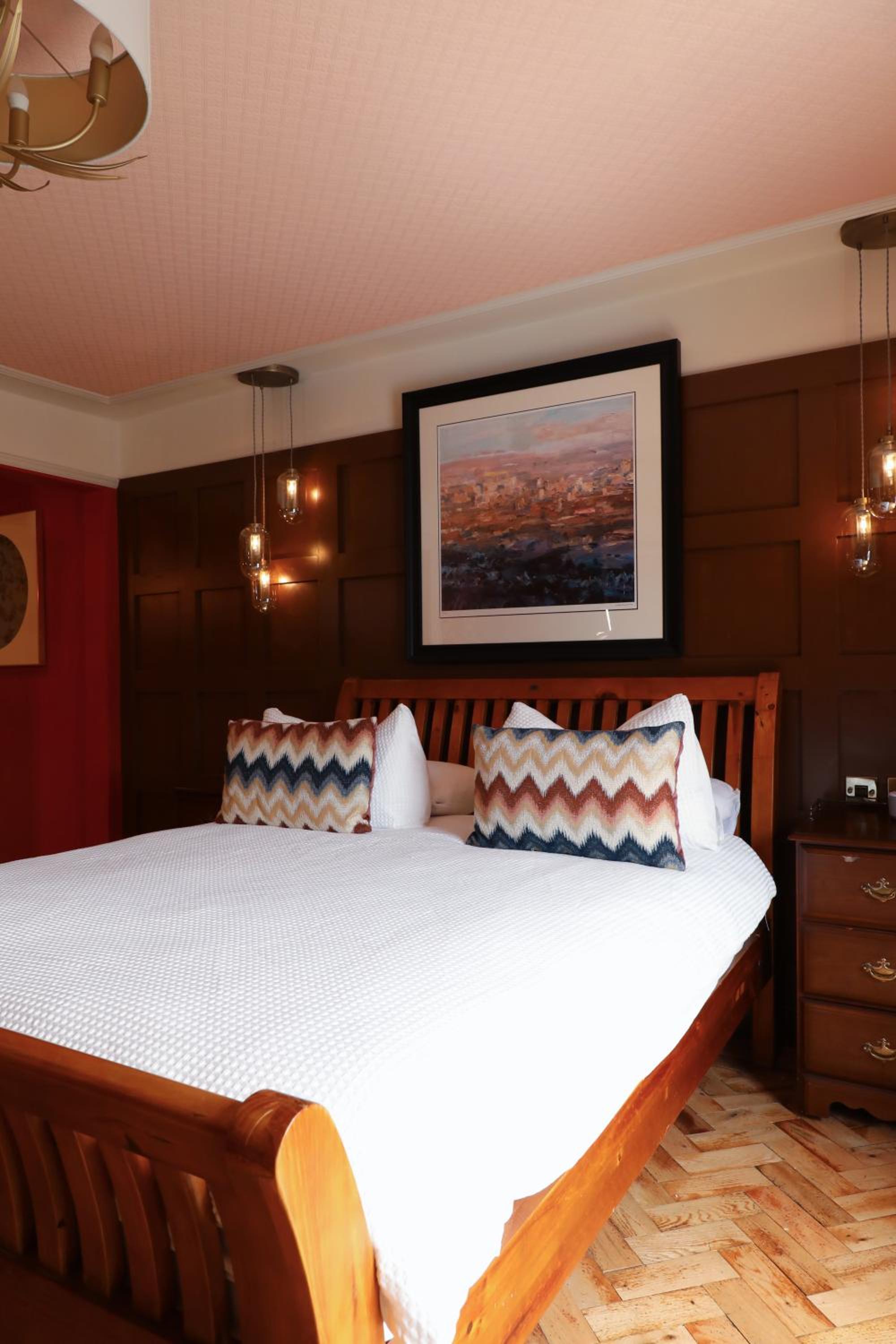 Deluxe Family Suite - Photo 2