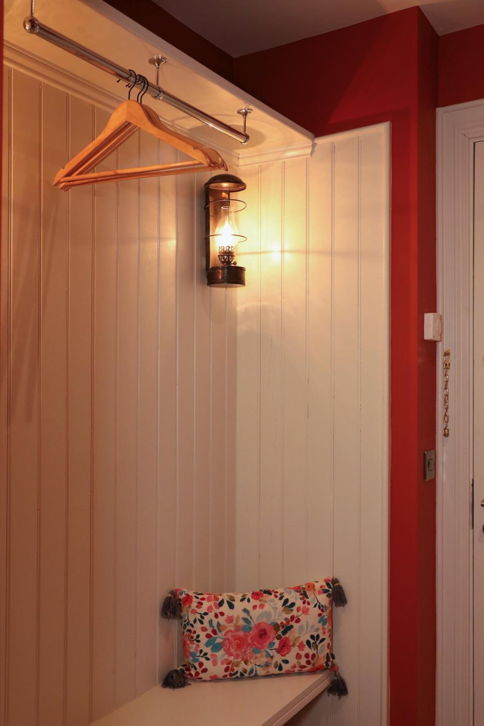 Deluxe Family Suite - Photo 9