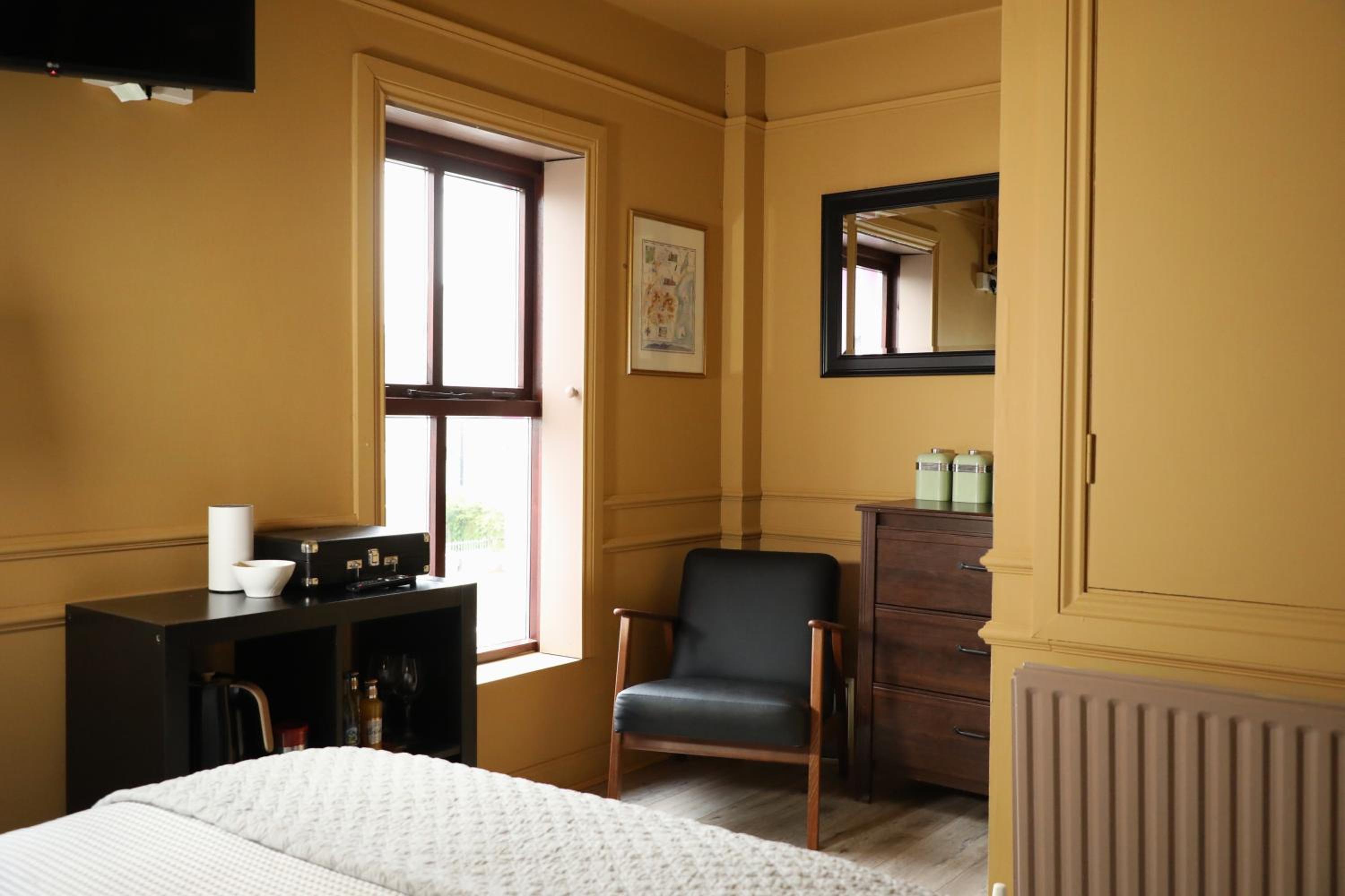 Double Room with Private Bathroom - Photo 3