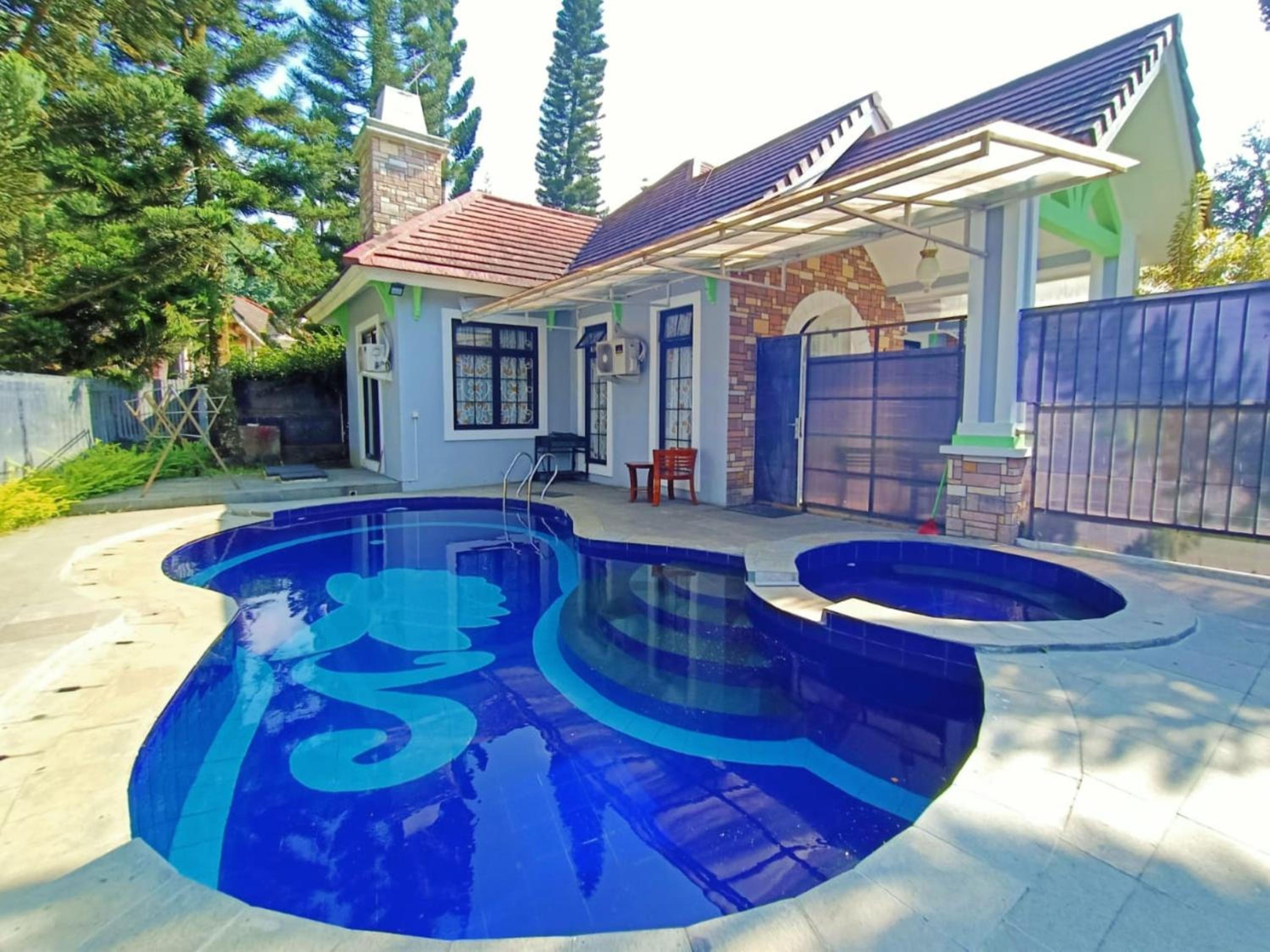 Villa with Private Pool - Photo 4