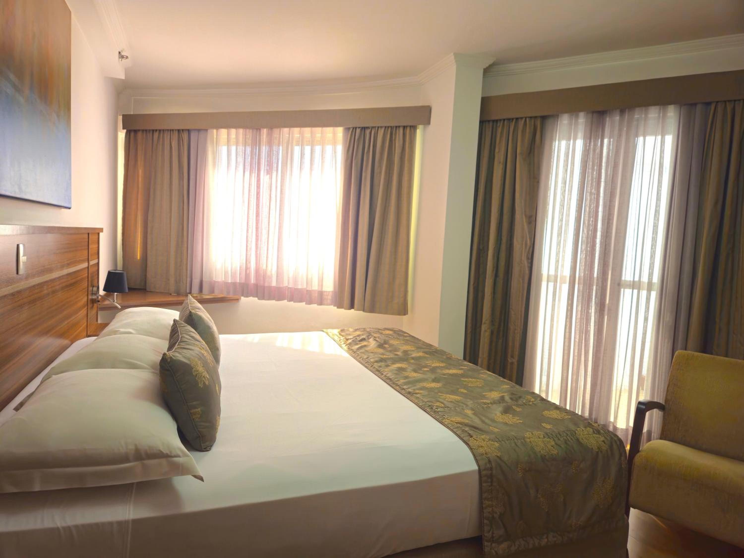 King Suite with Spa Bath photo 2
