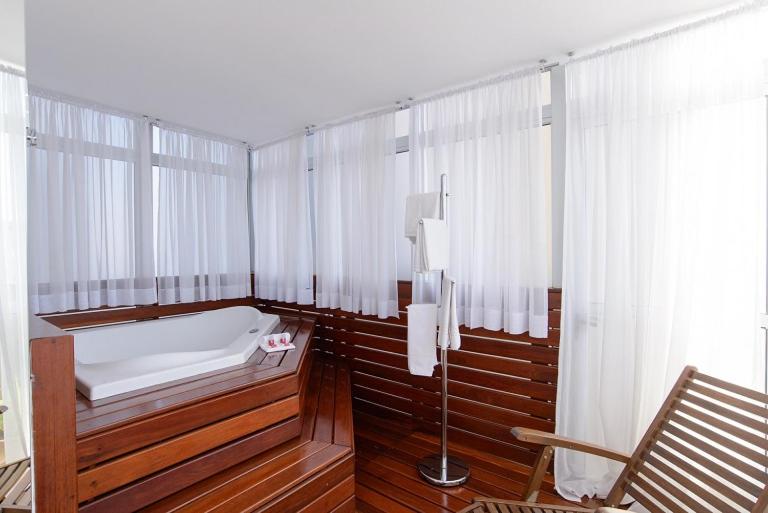 King Suite with Spa Bath photo 3