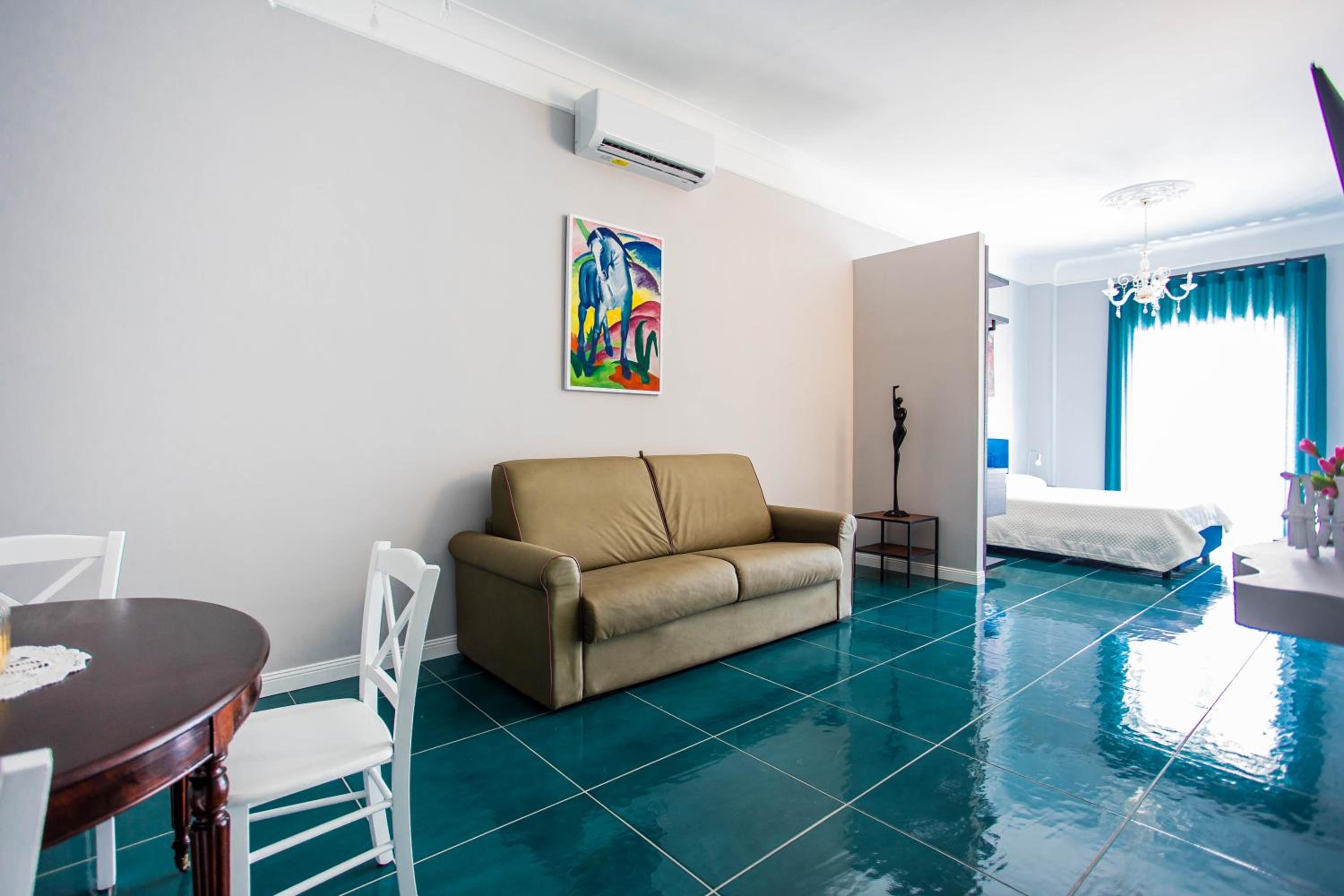 One-Bedroom House photo 1