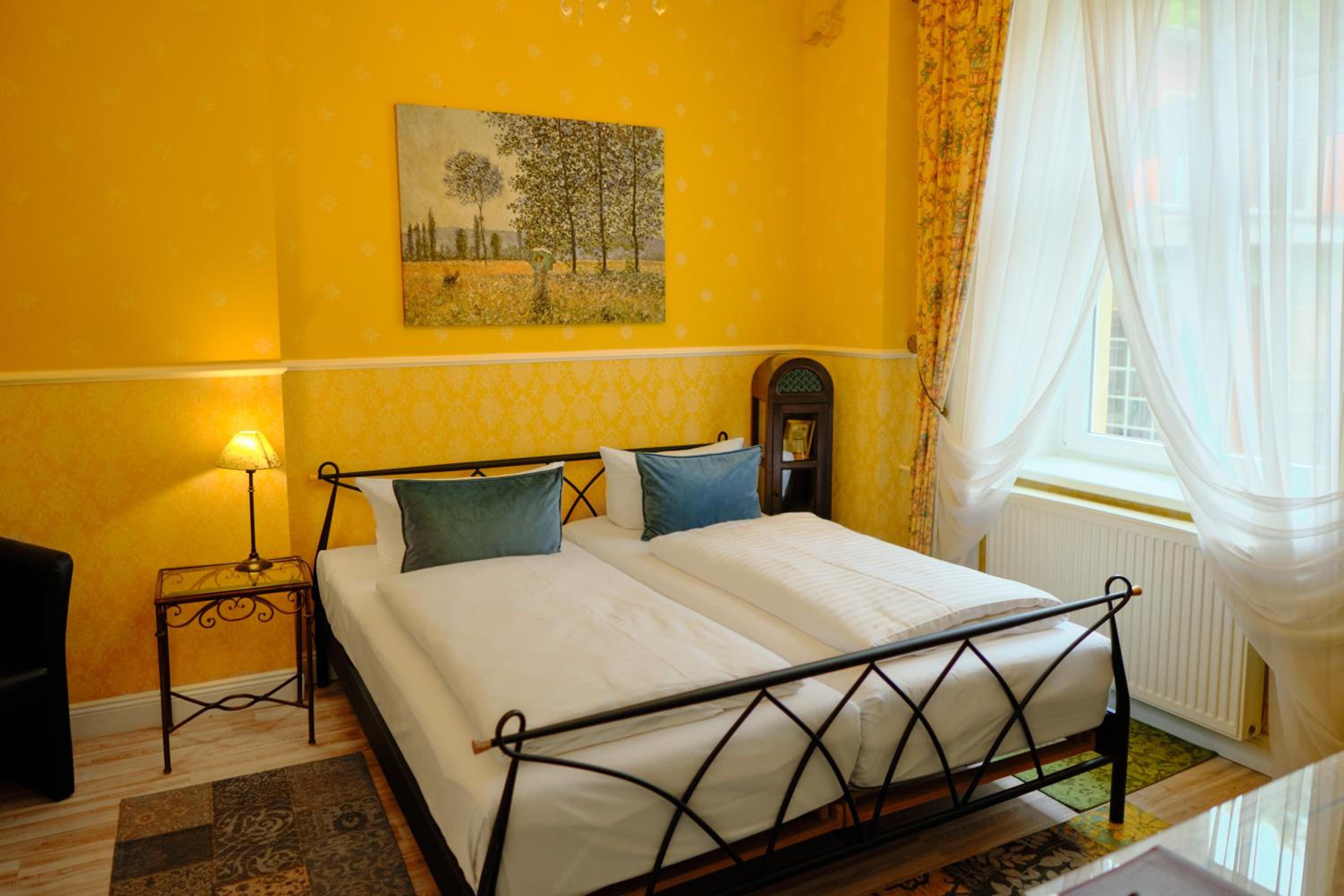 Double Room - Photo 10