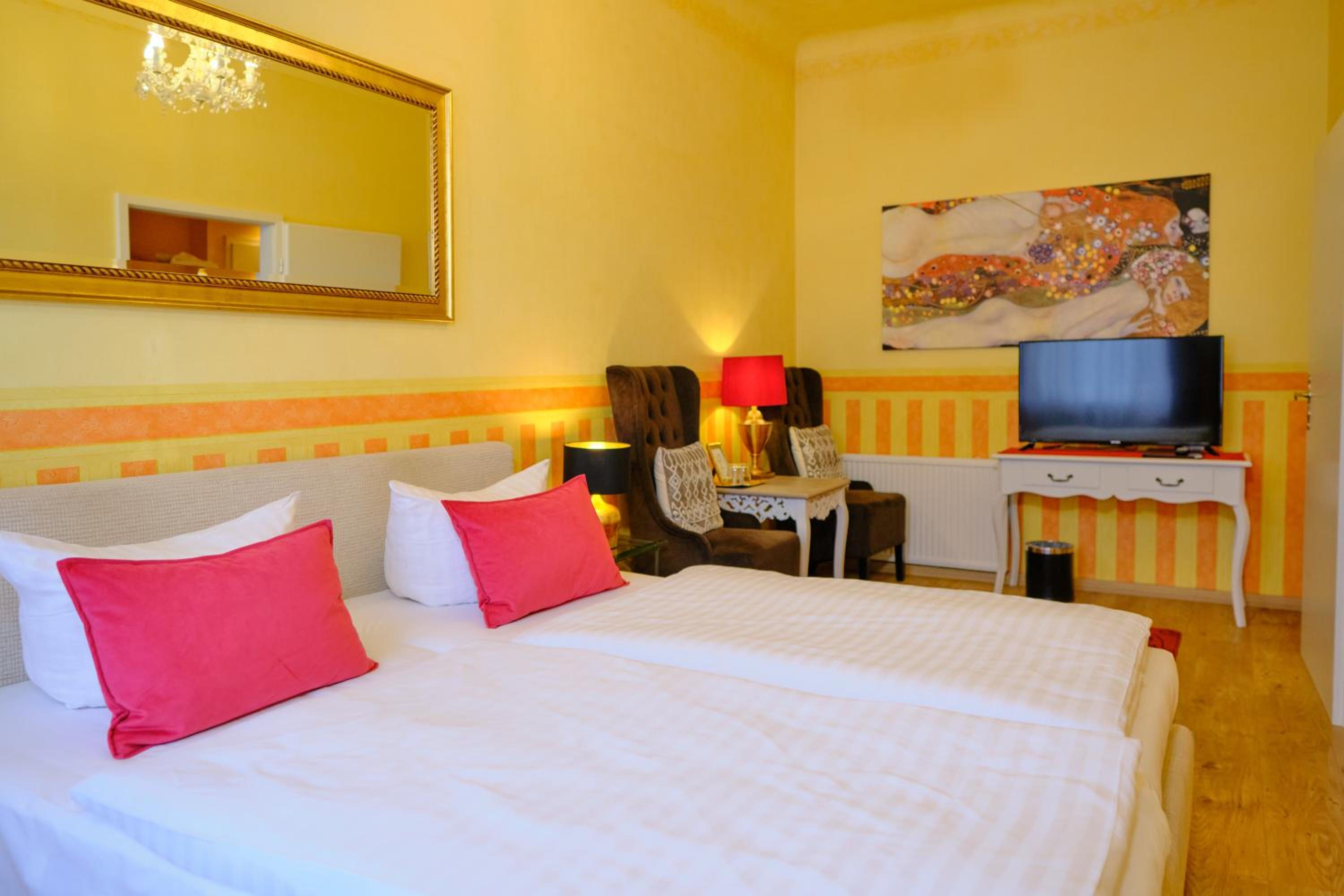 Double Room - Photo 9