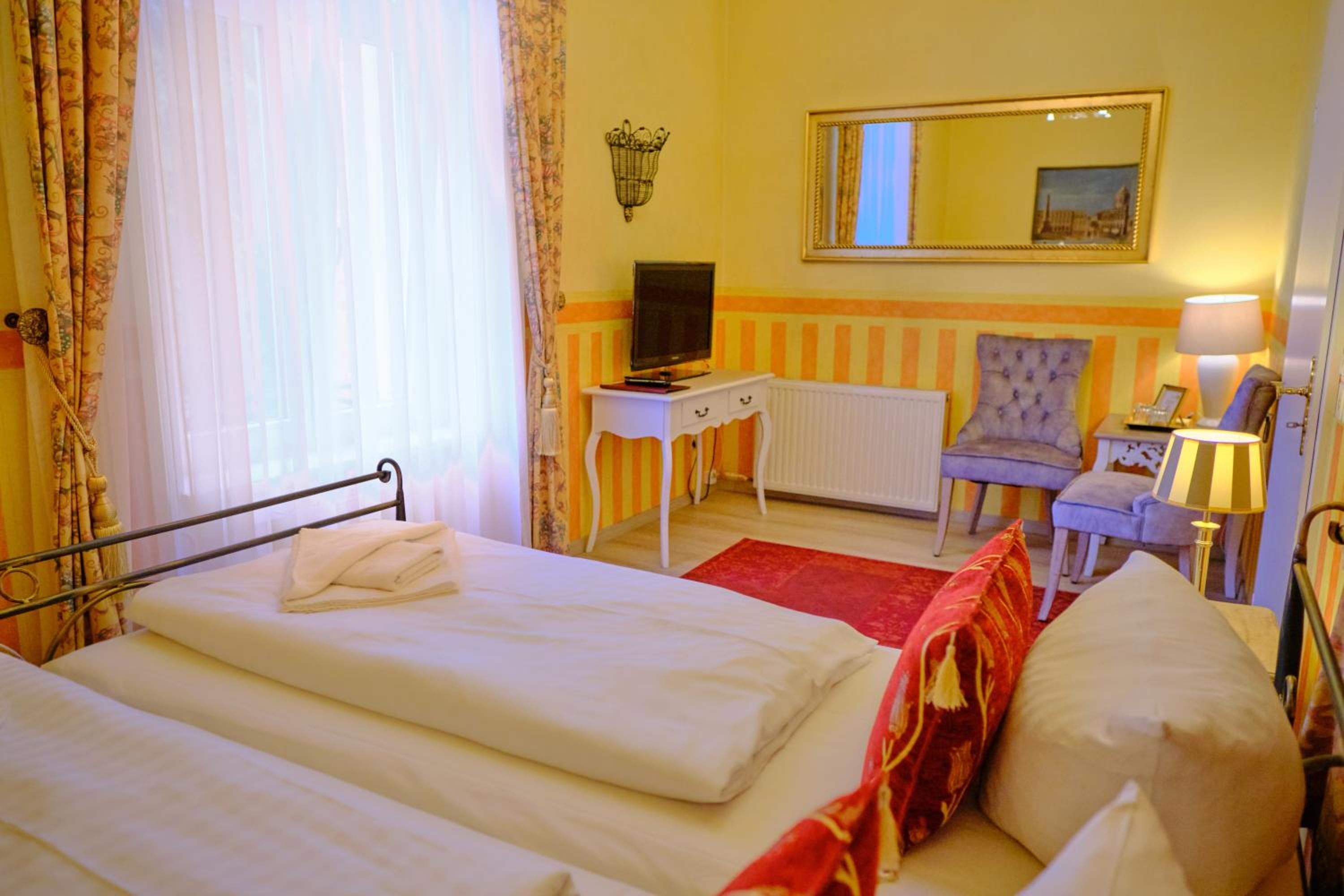 Double Room - Photo 13