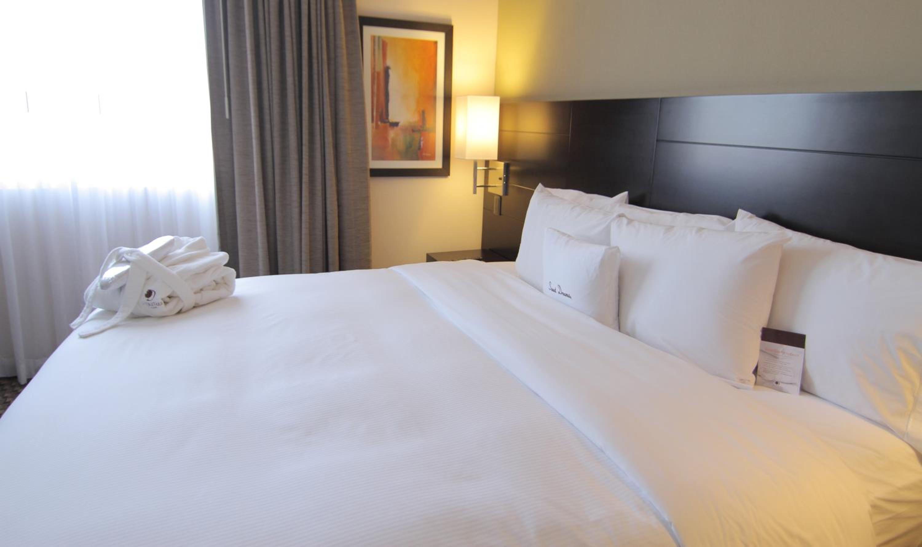 King Room - Non-Smoking - Photo 5