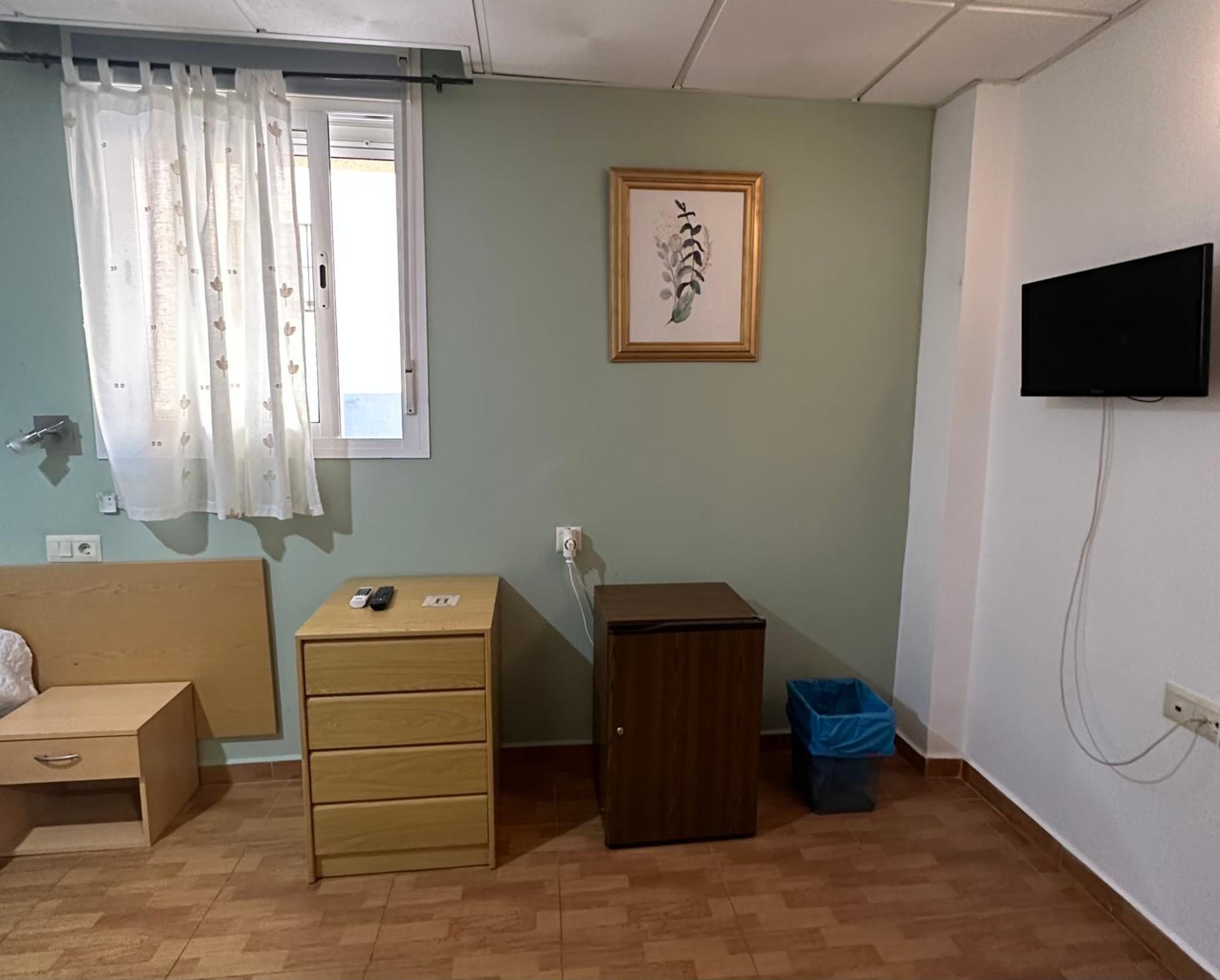 Economy Double Room - Photo 9