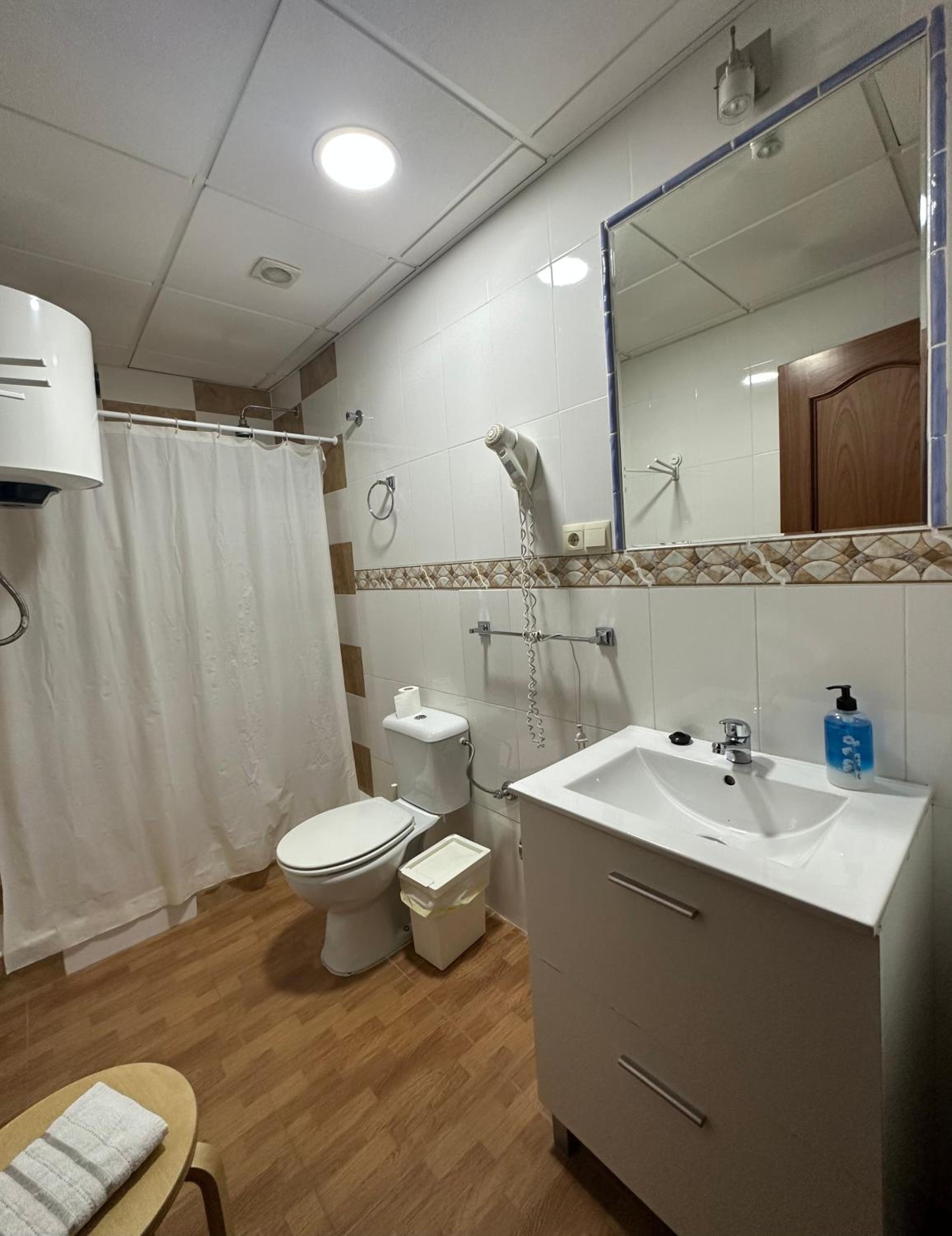 Economy Double Room - Photo 5