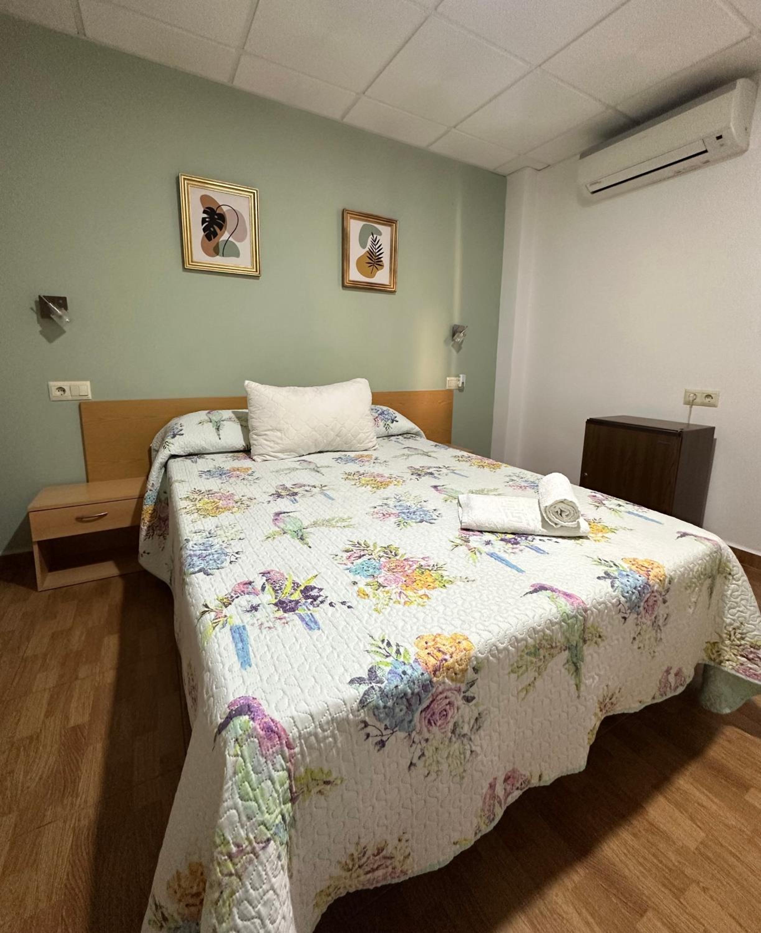 Economy Double Room - Photo 3