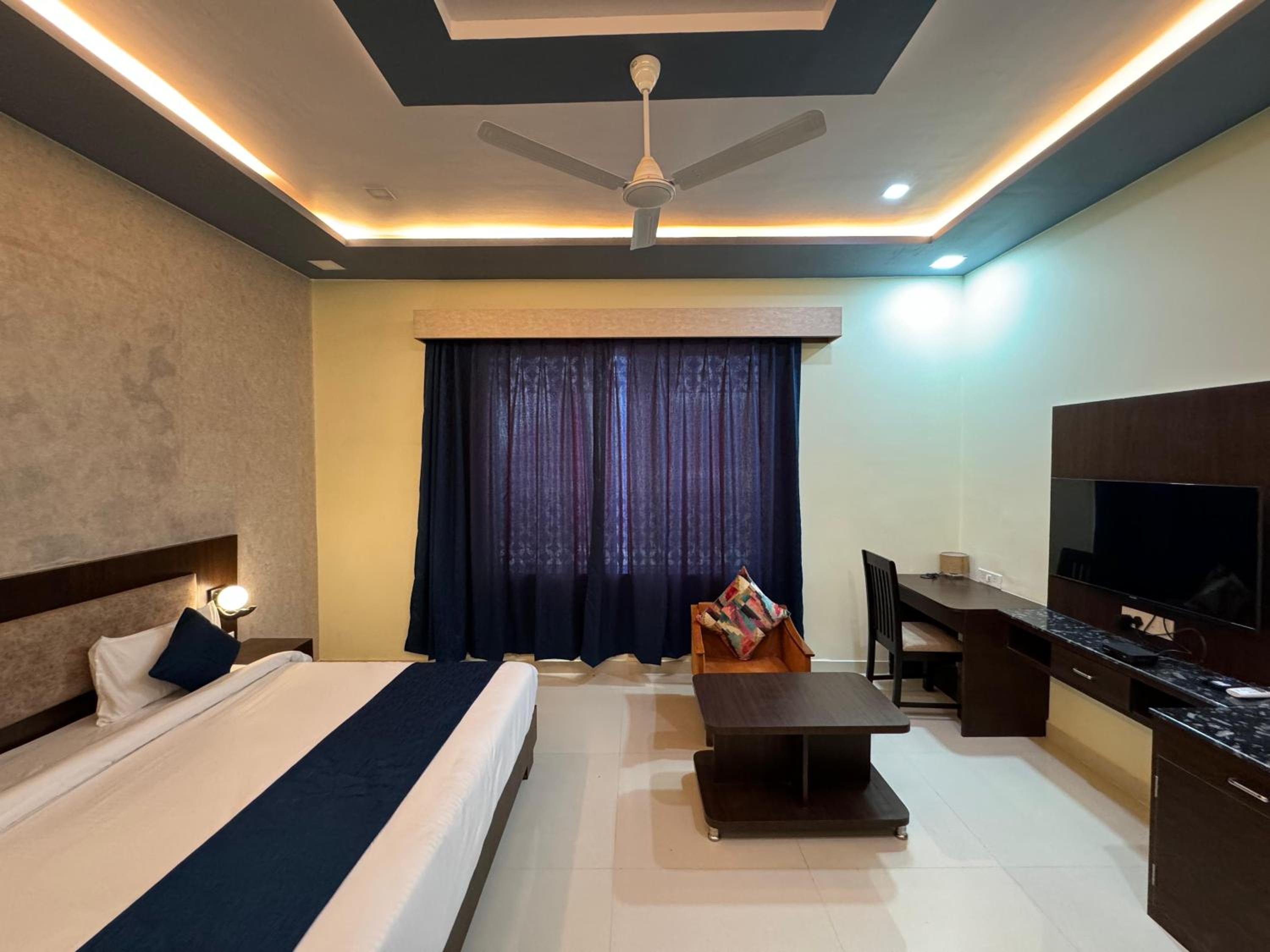 Deluxe King Room photo 3