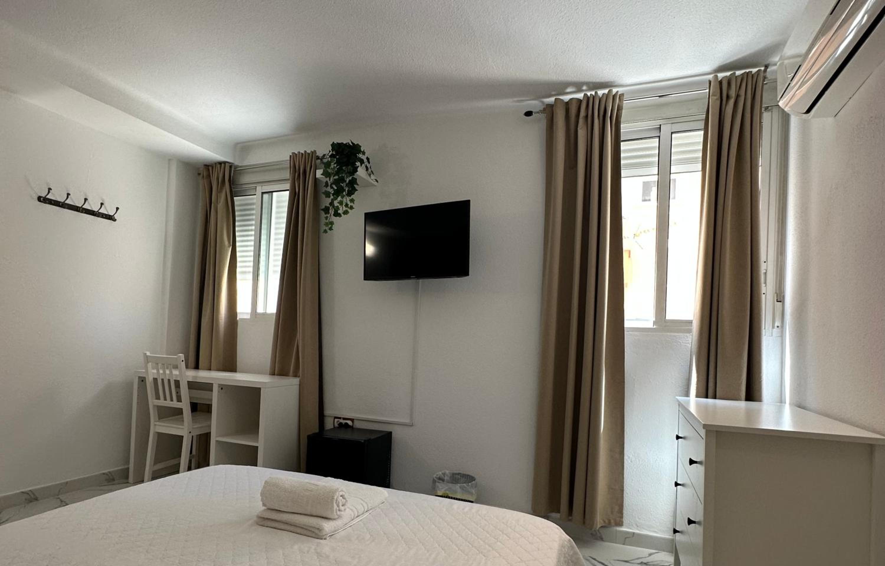 Deluxe Double Room - Photo 12