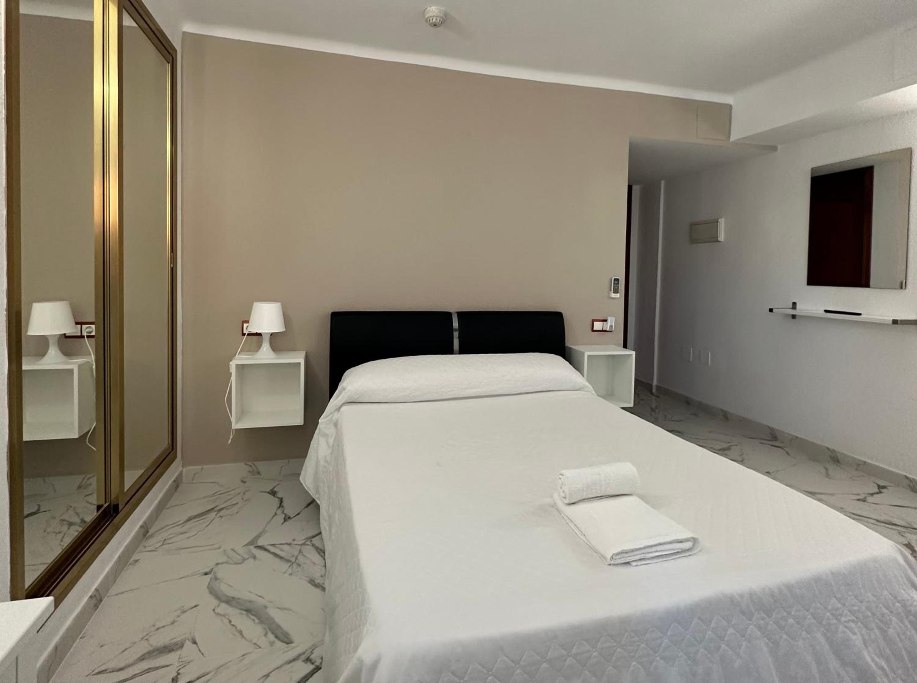 Deluxe Double Room - Photo 5