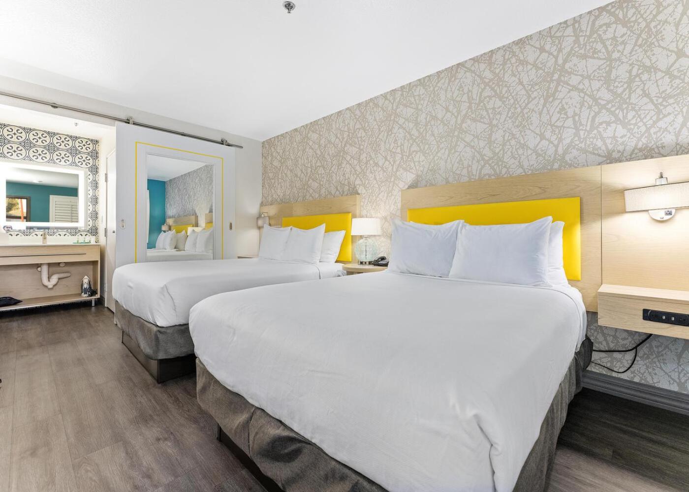 Family Room with Two Double Beds and 32 Inch TV - Non-Smoking - Photo 1
