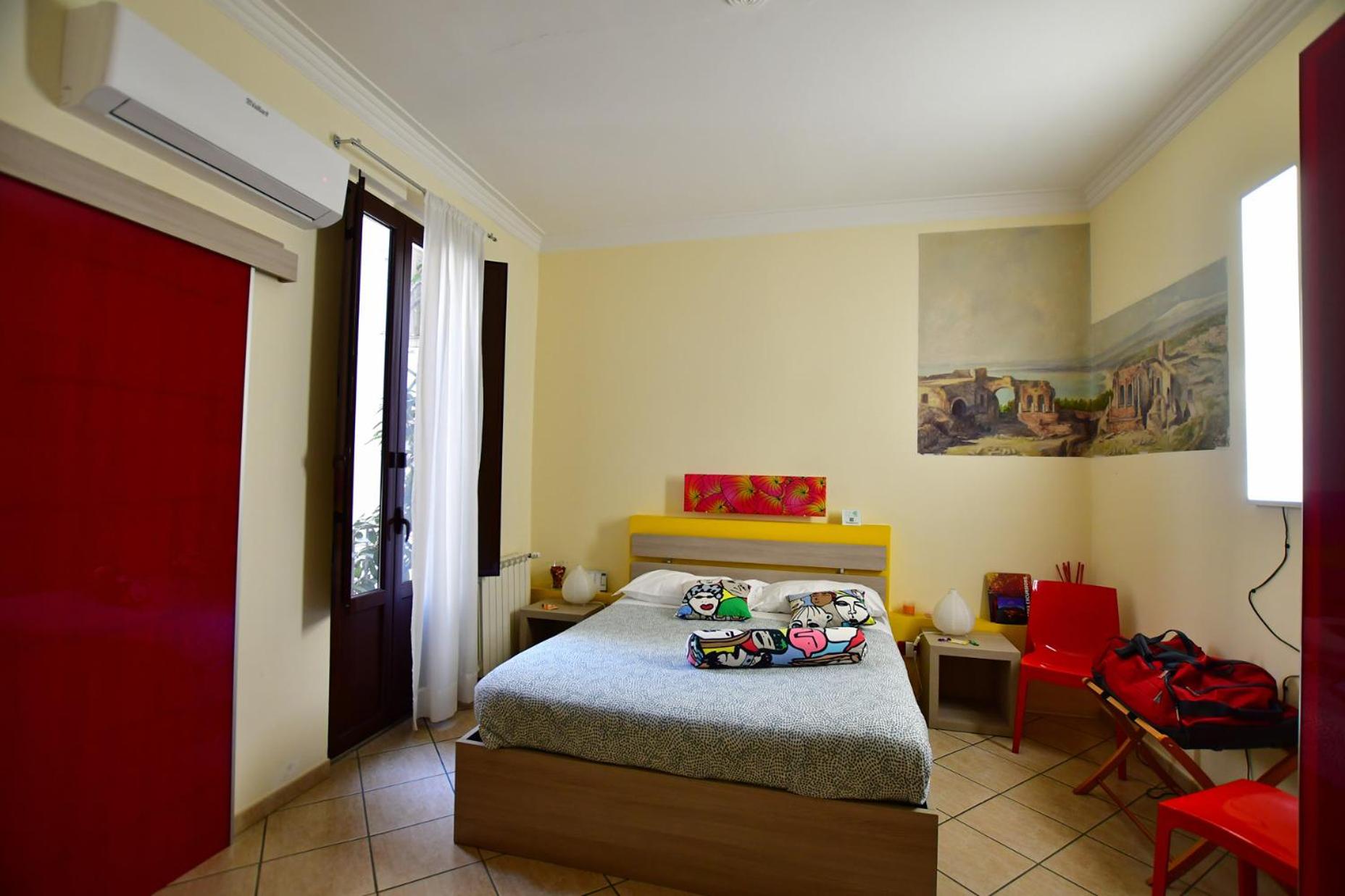 Deluxe King Room photo 1