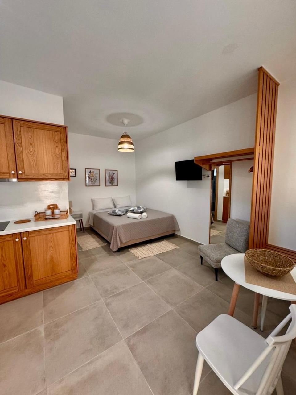 Deluxe One-Bedroom Apartment with Ocean View