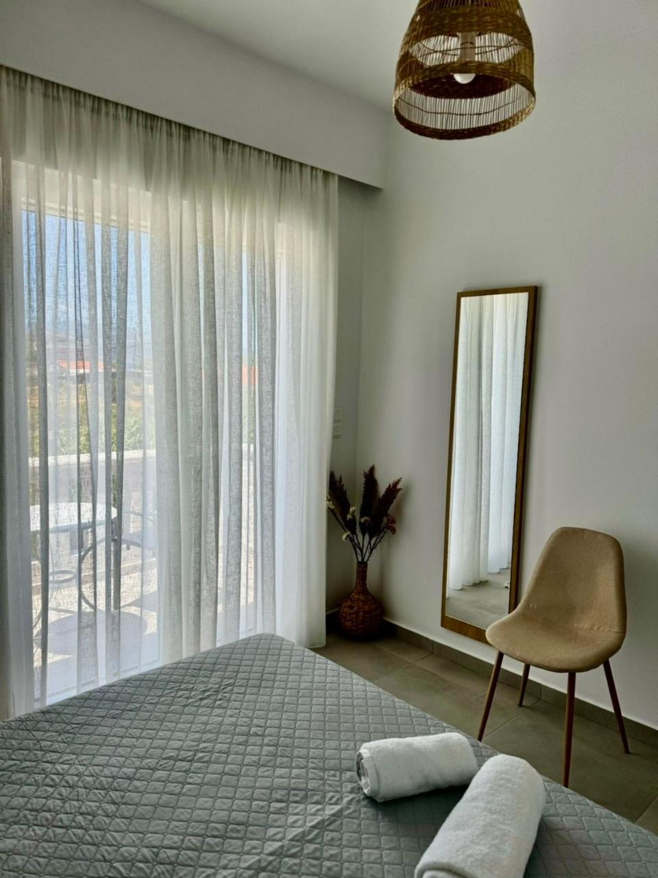One-Bedroom Apartment with Sea View and Balcony