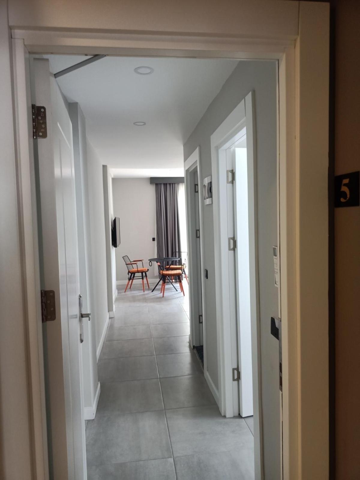 One-Bedroom Apartment with Balcony photo 2