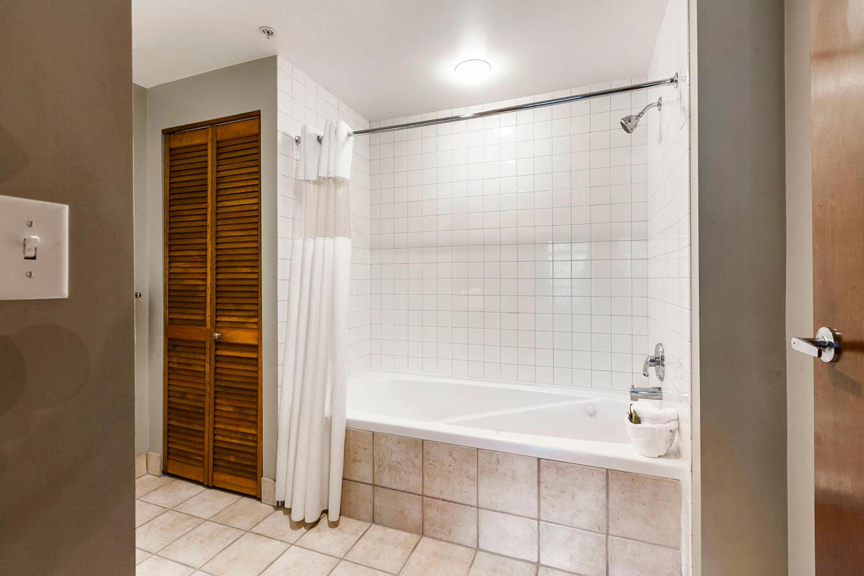 One-Bedroom Premium Apartment - Photo 2