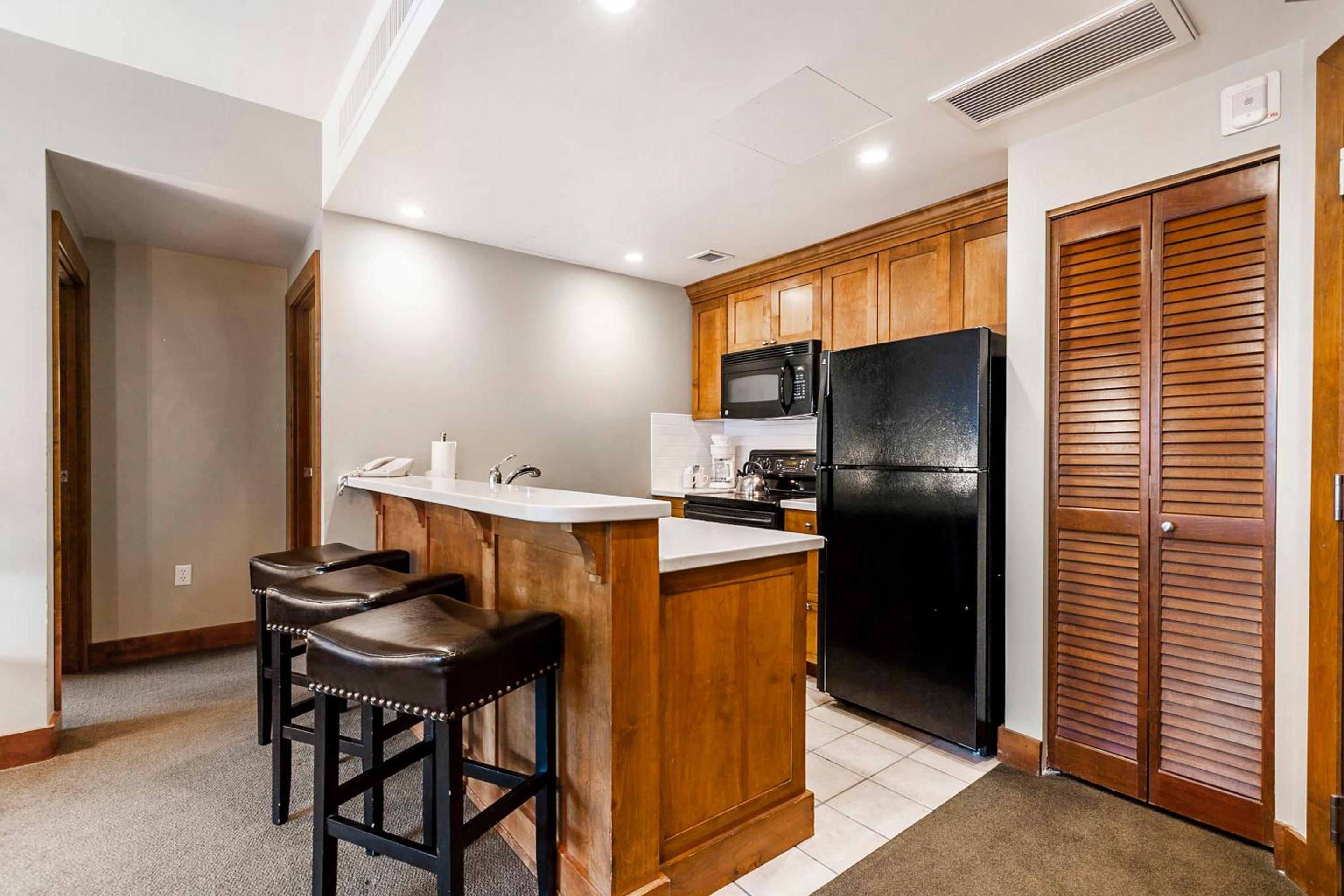 One-Bedroom Premium Apartment - Photo 6