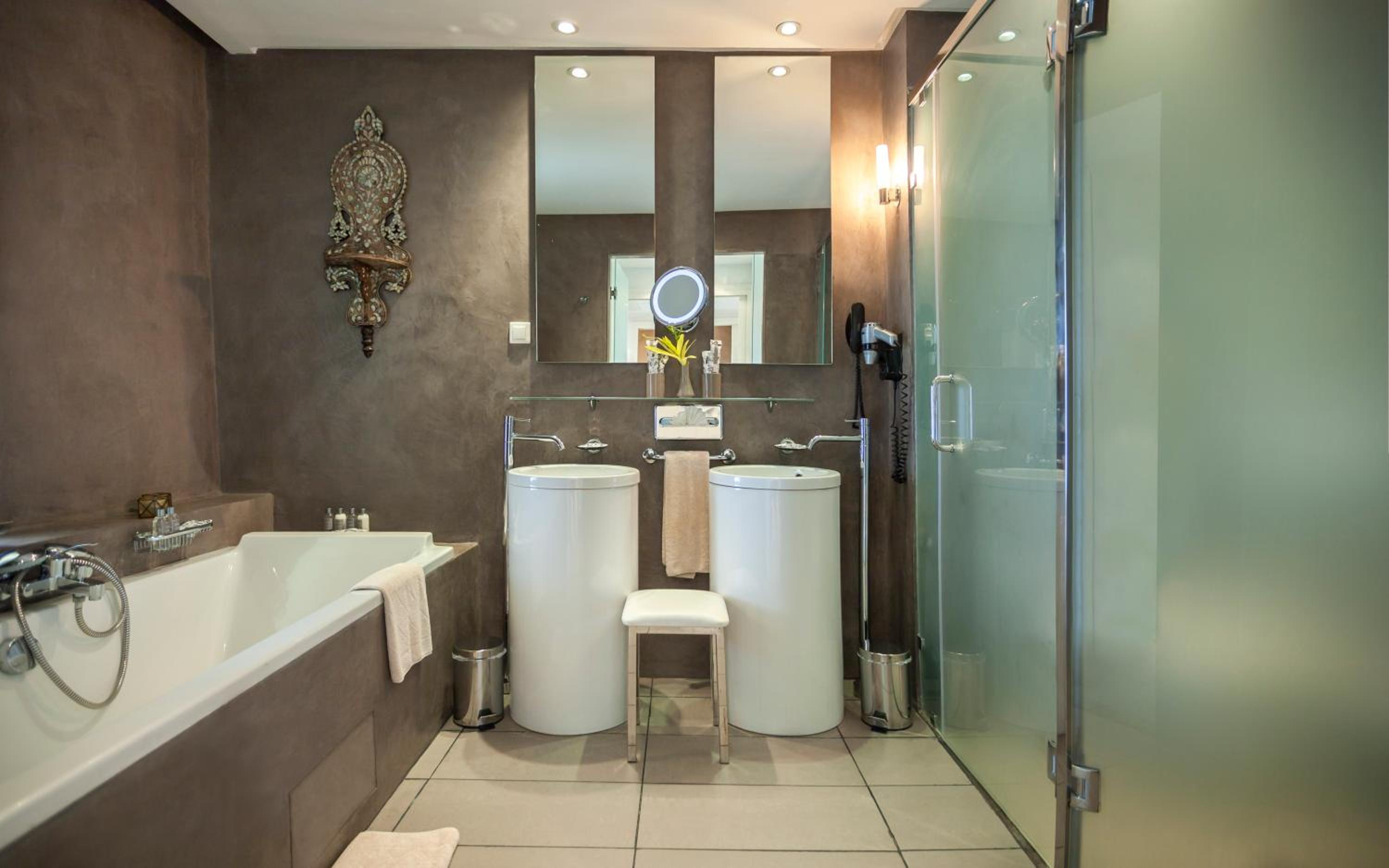 Ambassador Suite - Photo 1