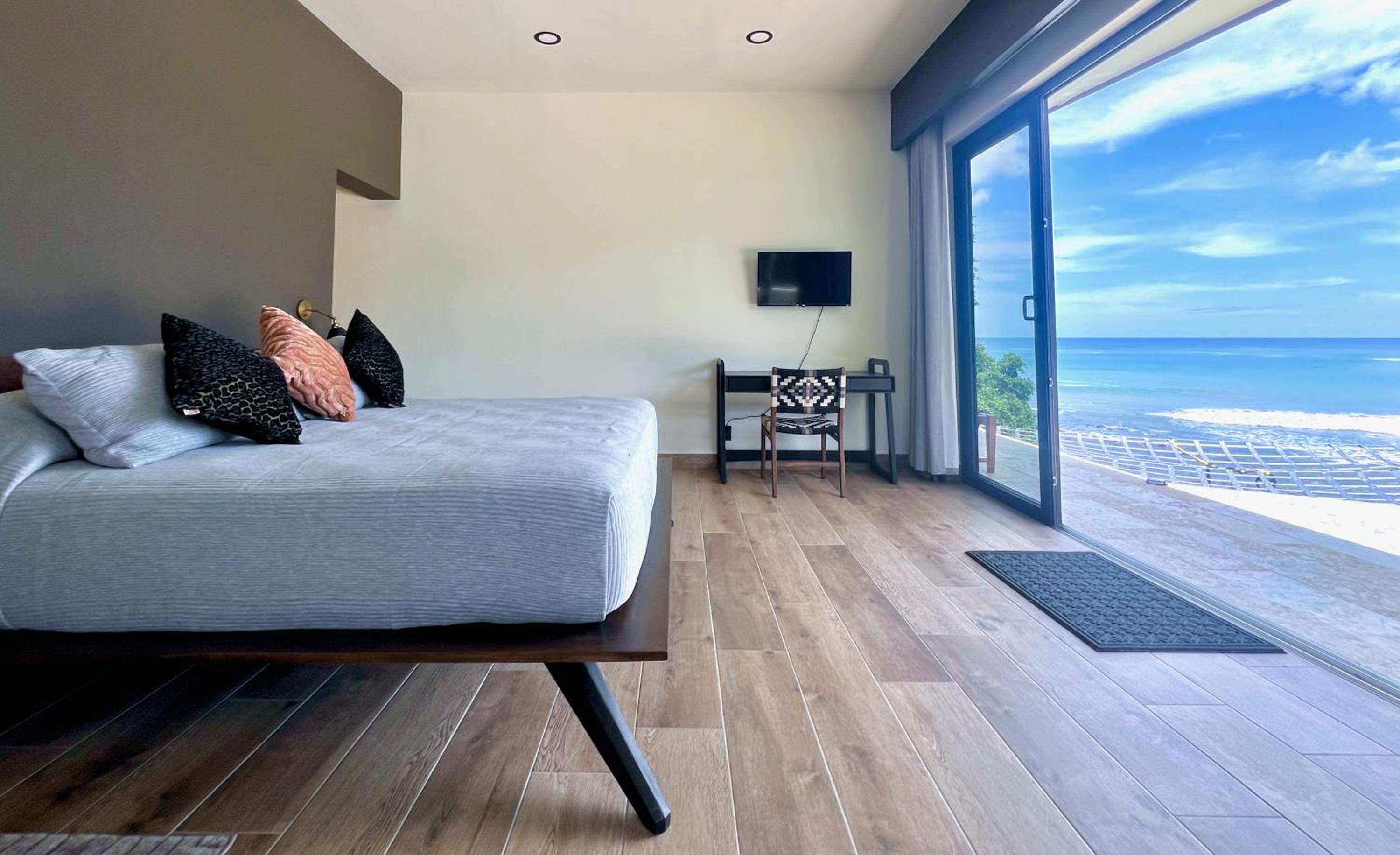 King Suite with Ocean View photo 2