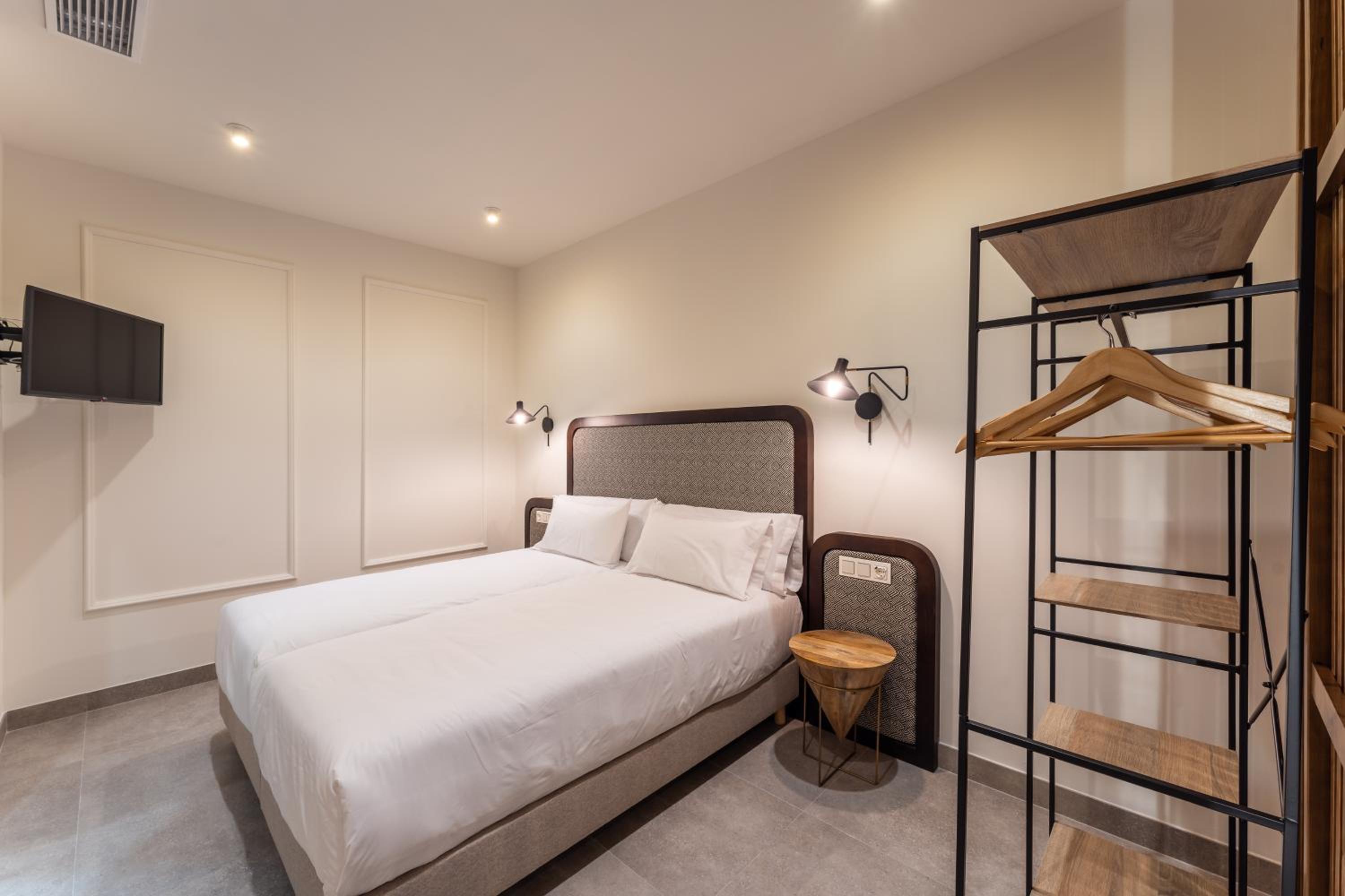 Estudio King con Sofá Cama