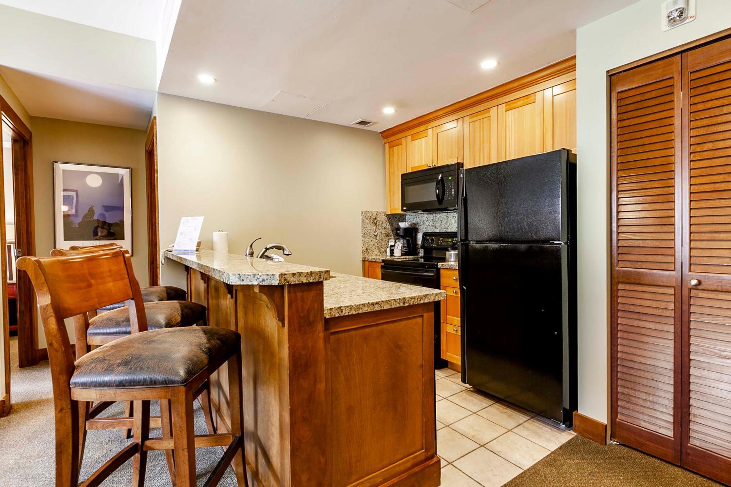 One-Bedroom Premium Apartment - Photo 12