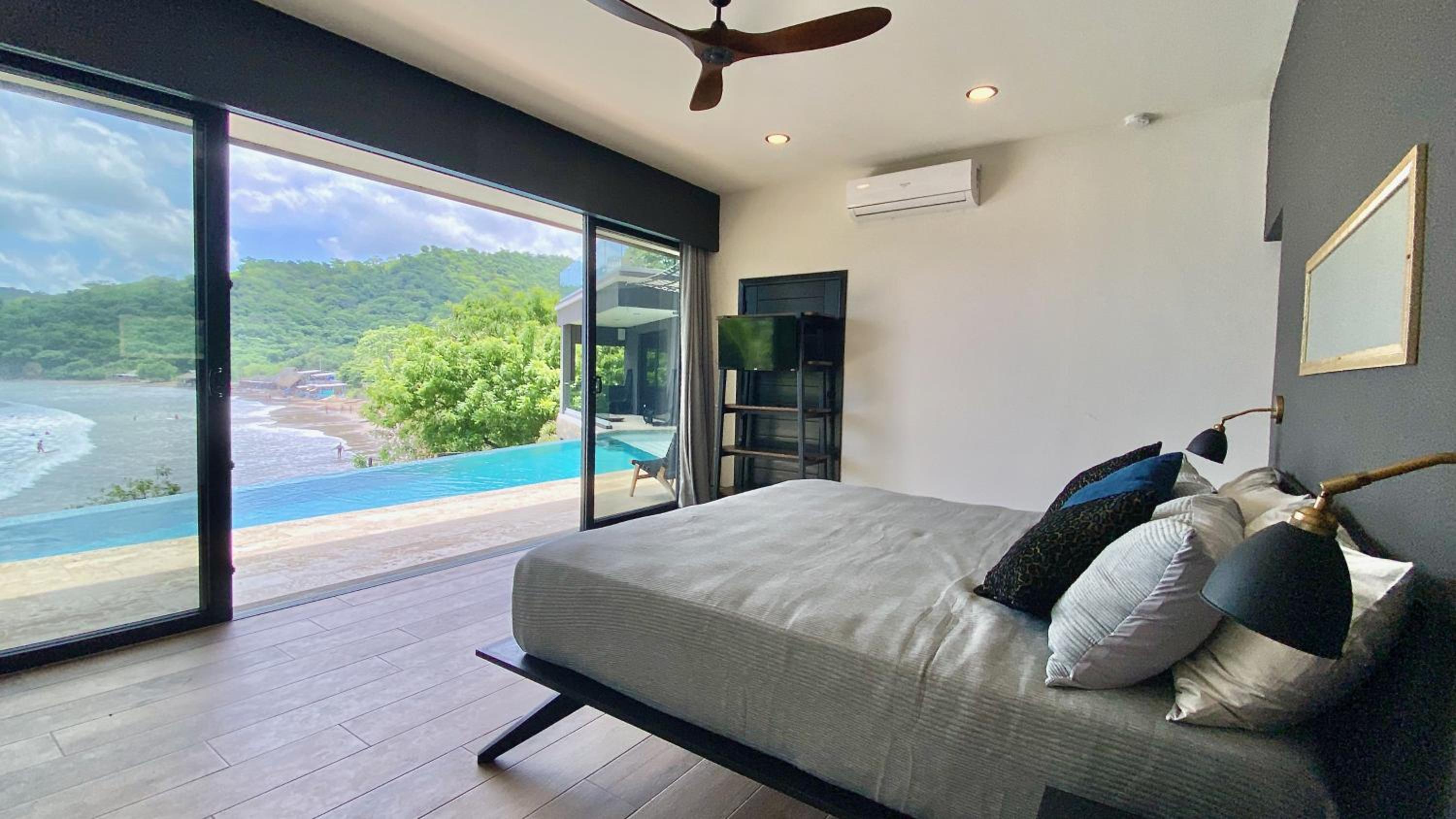 King Suite with Ocean View photo 3