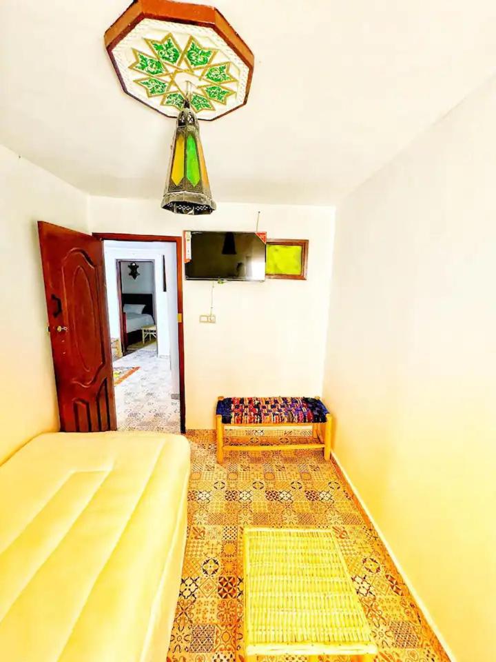 Standard Twin Room with Shared Bathroom