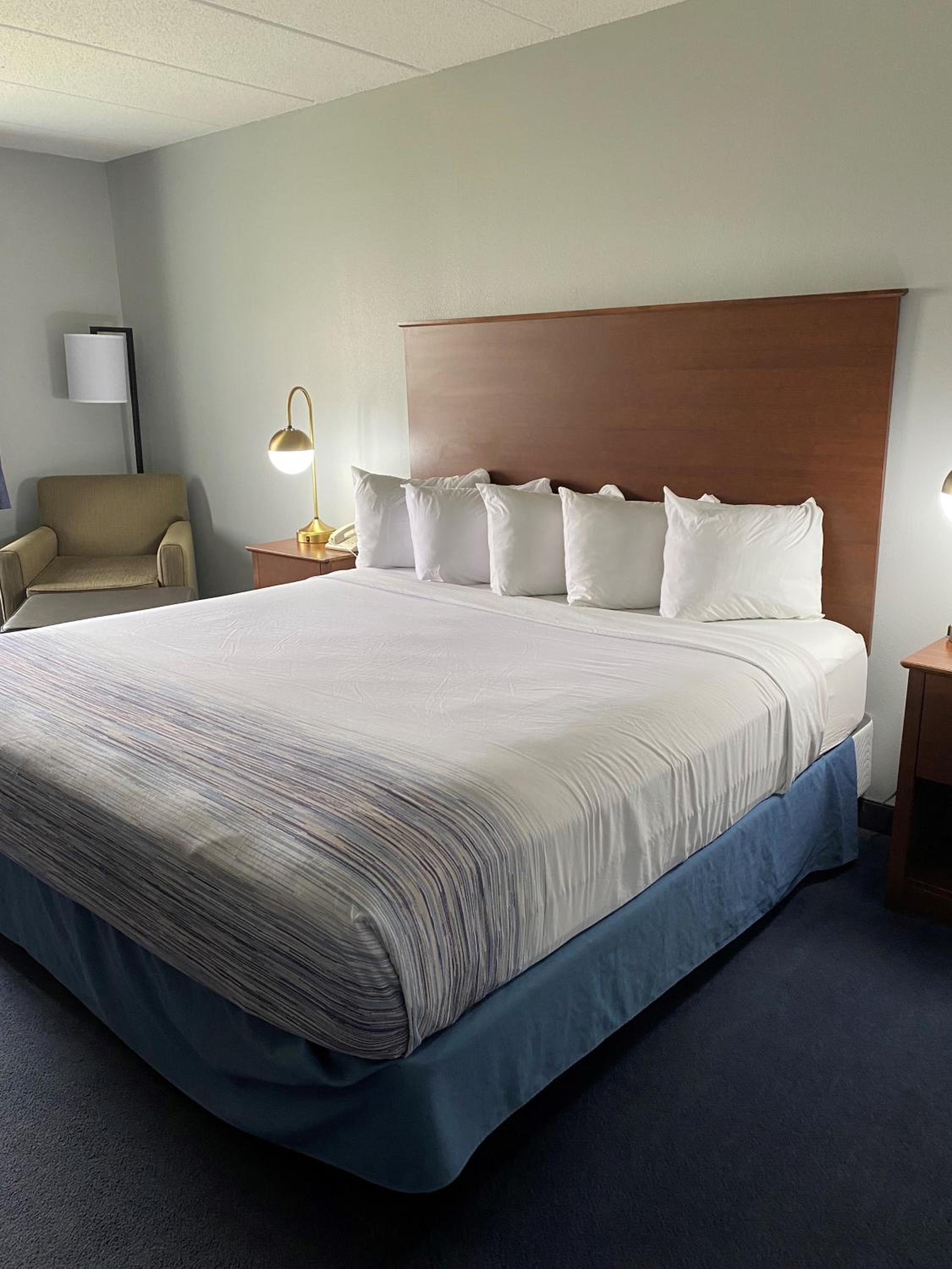 Deluxe Queen Room - Mobility Access/Non-Smoking photo 2