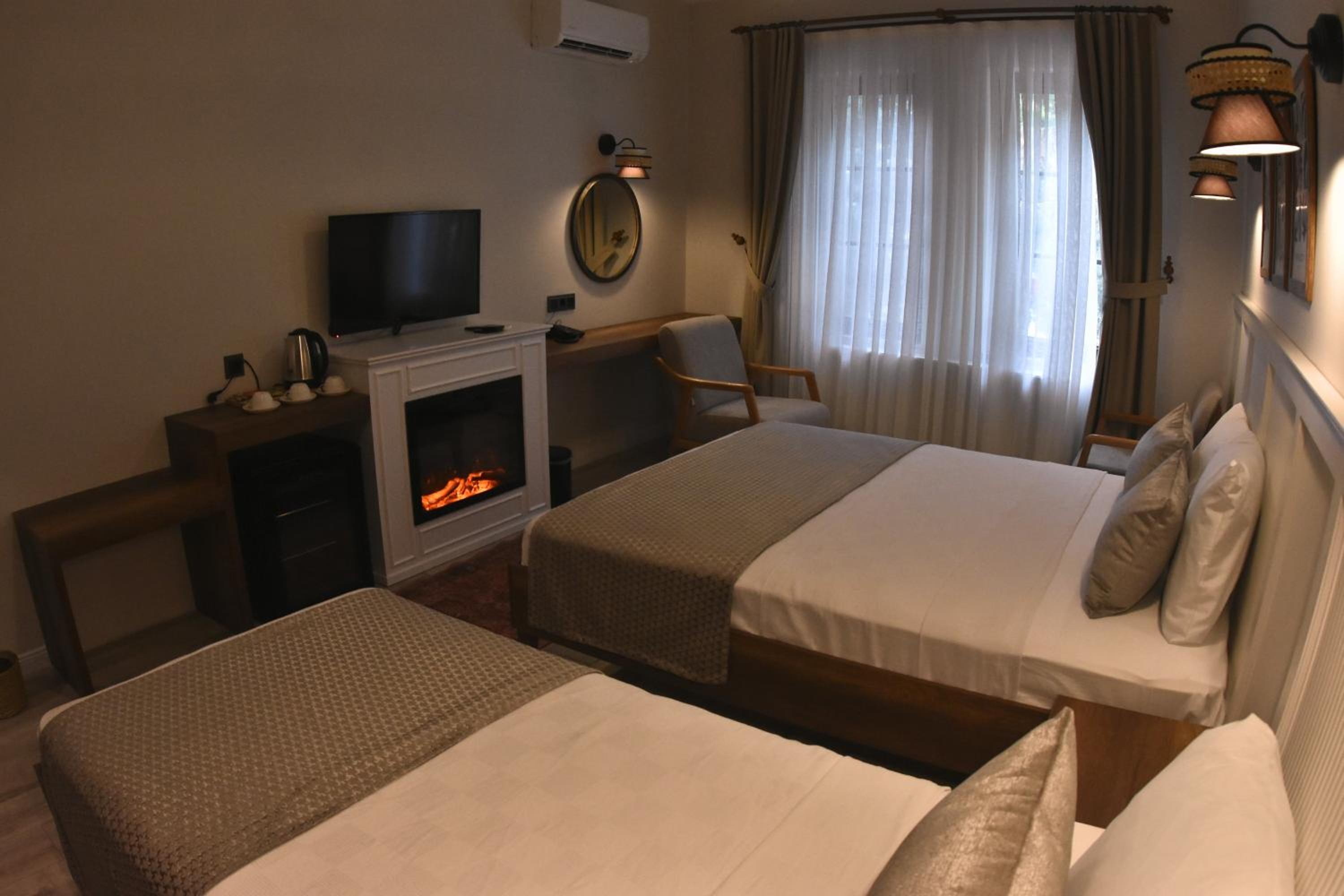 Deluxe Triple Room photo 2