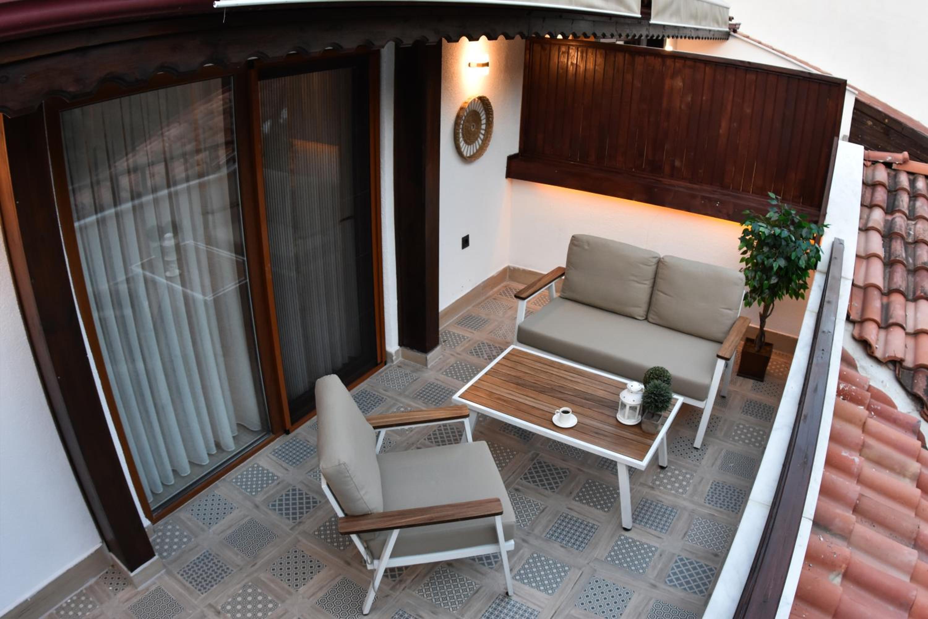 Deluxe Double Room with Balcony photo 2