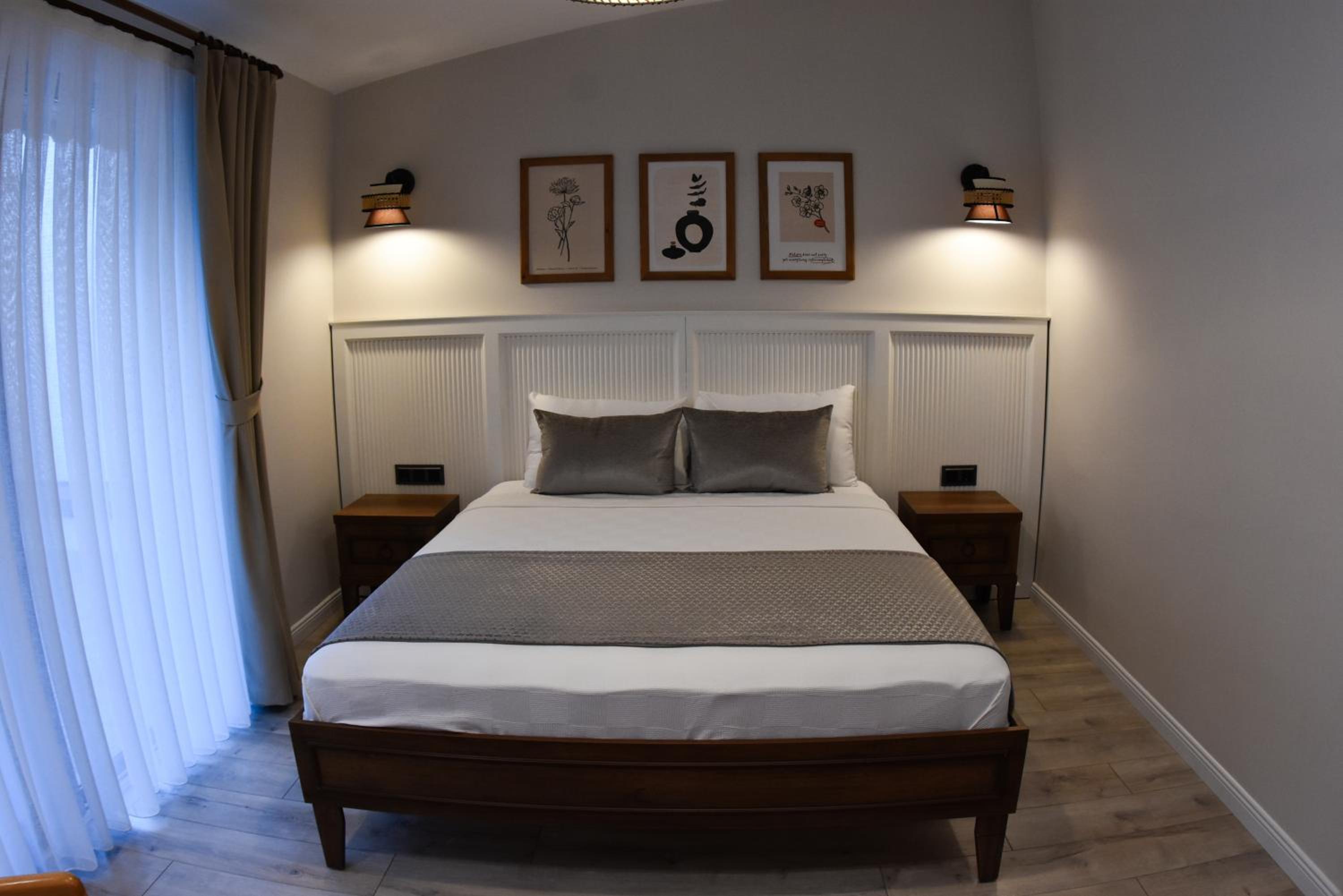 Deluxe Double Room with Balcony photo 1