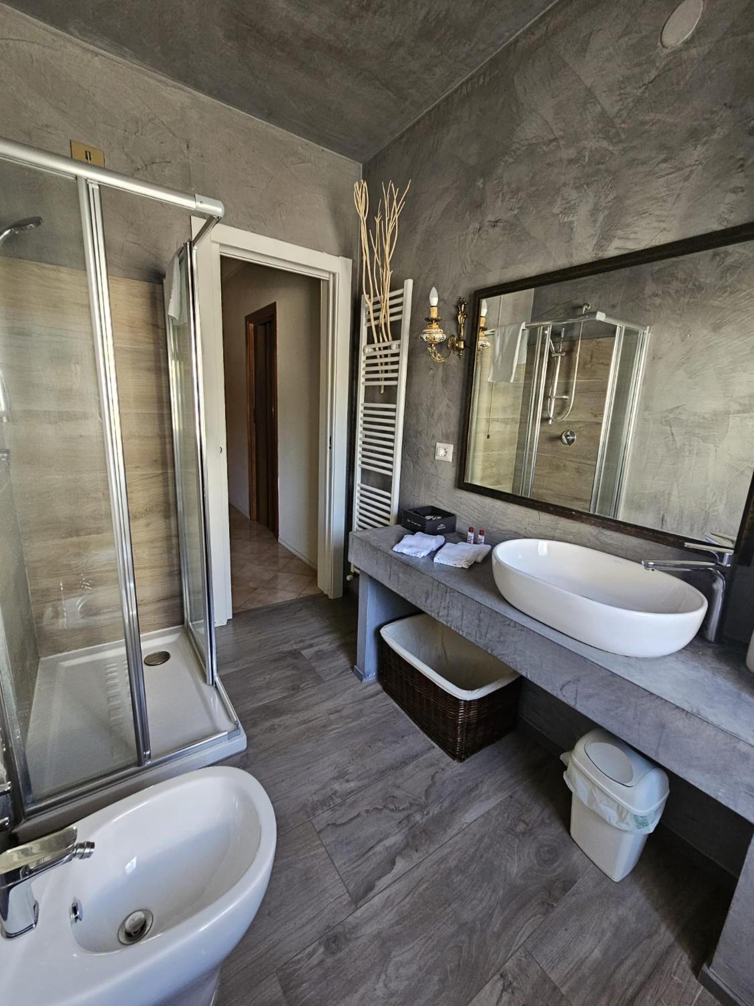 Large Double Room photo 3