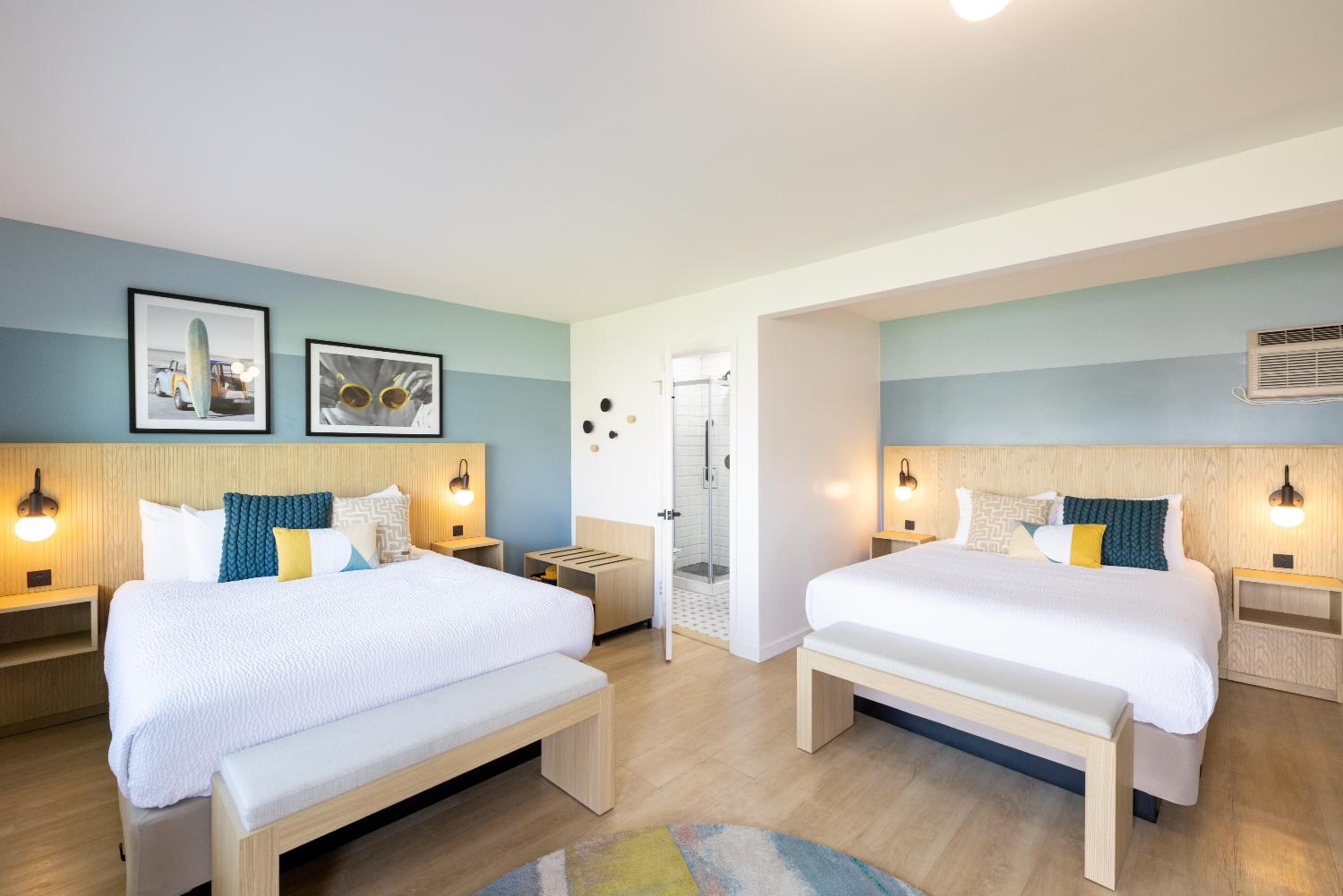 Standard Queen Room with Two Queen Beds photo 1