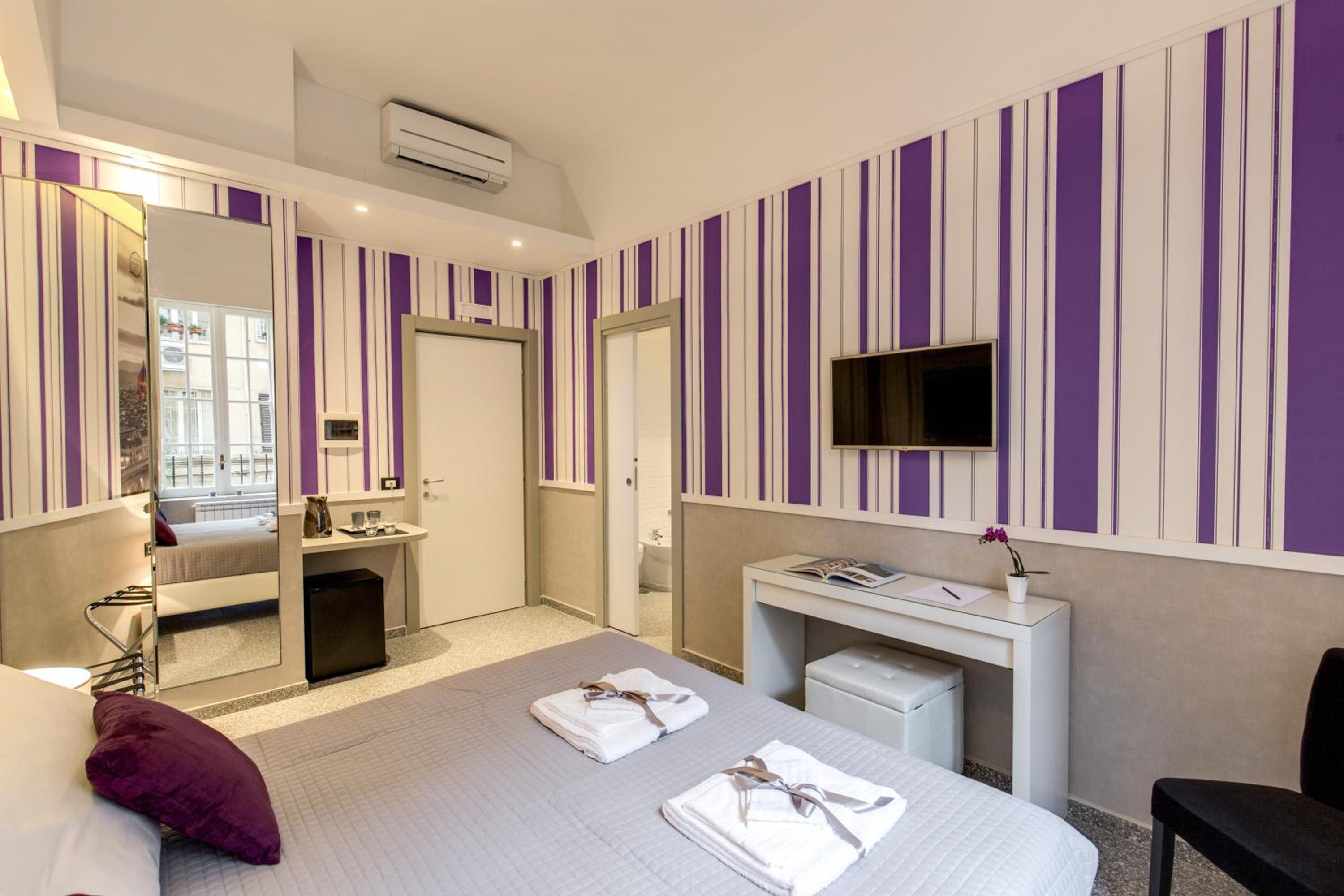 Deluxe Double or Twin Room photo 2