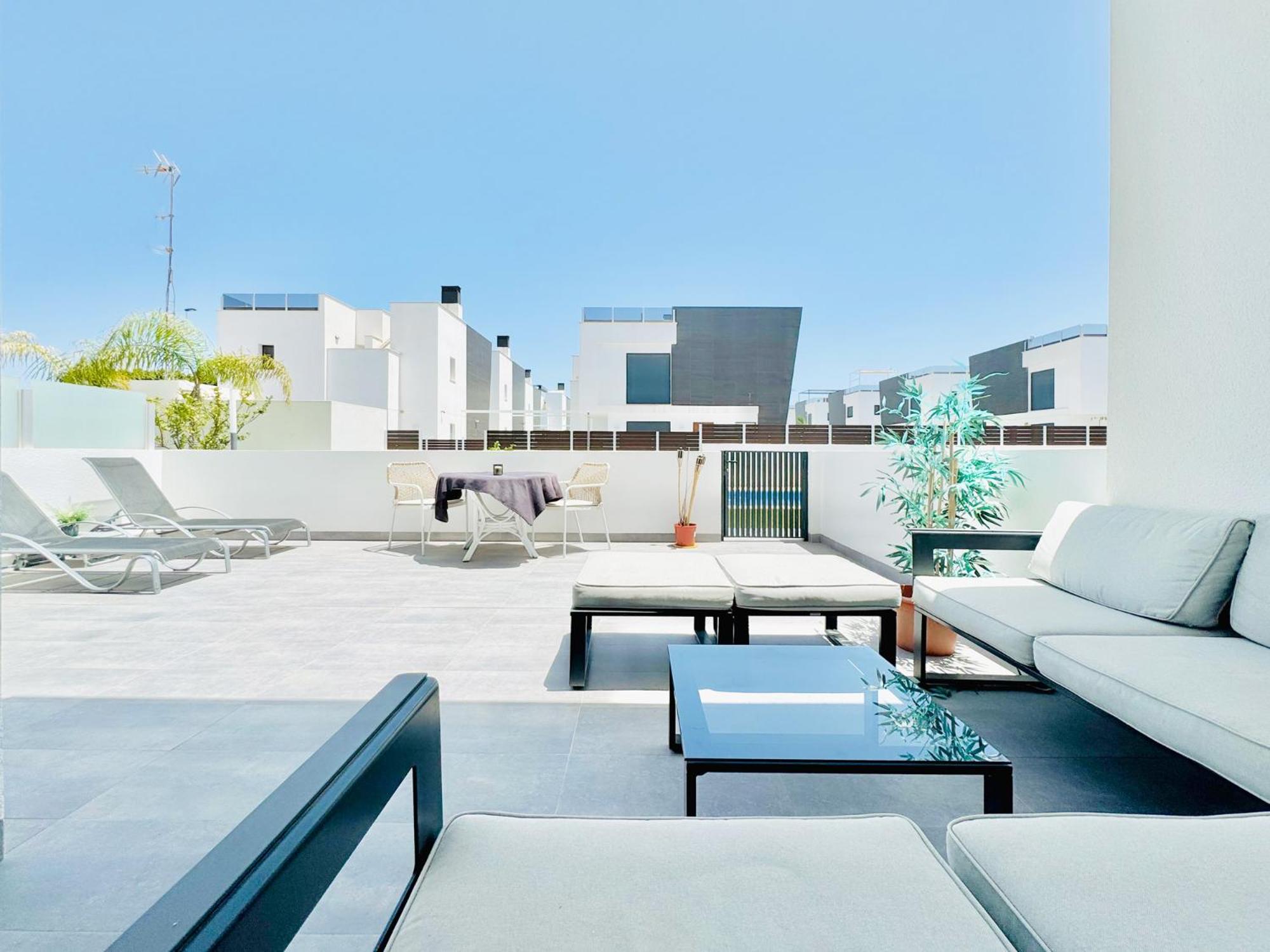 Two-Bedroom Apartment with Pool View photo 2
