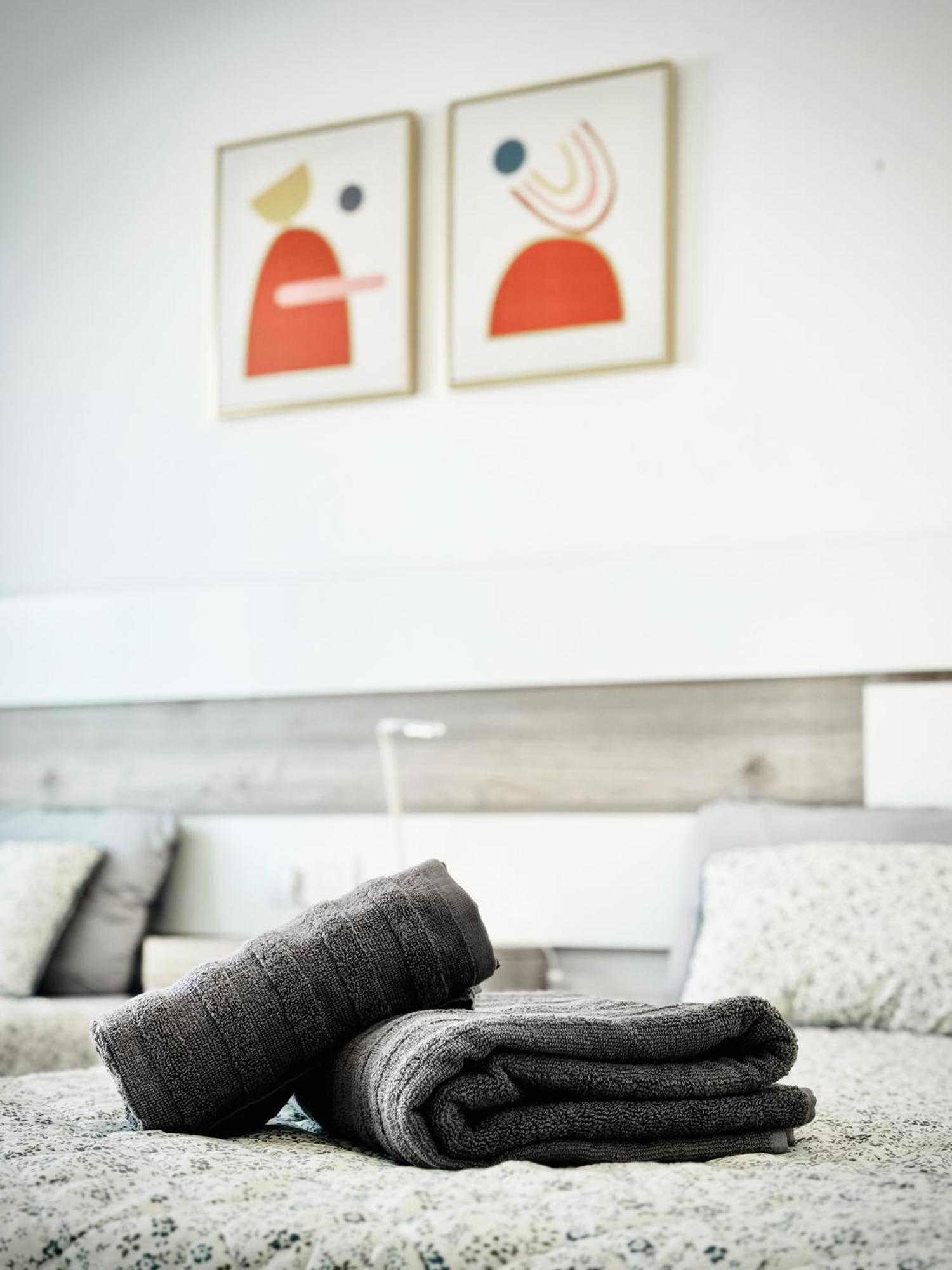 Apartamento de Dos Dormitorios con Vista a la Piscina