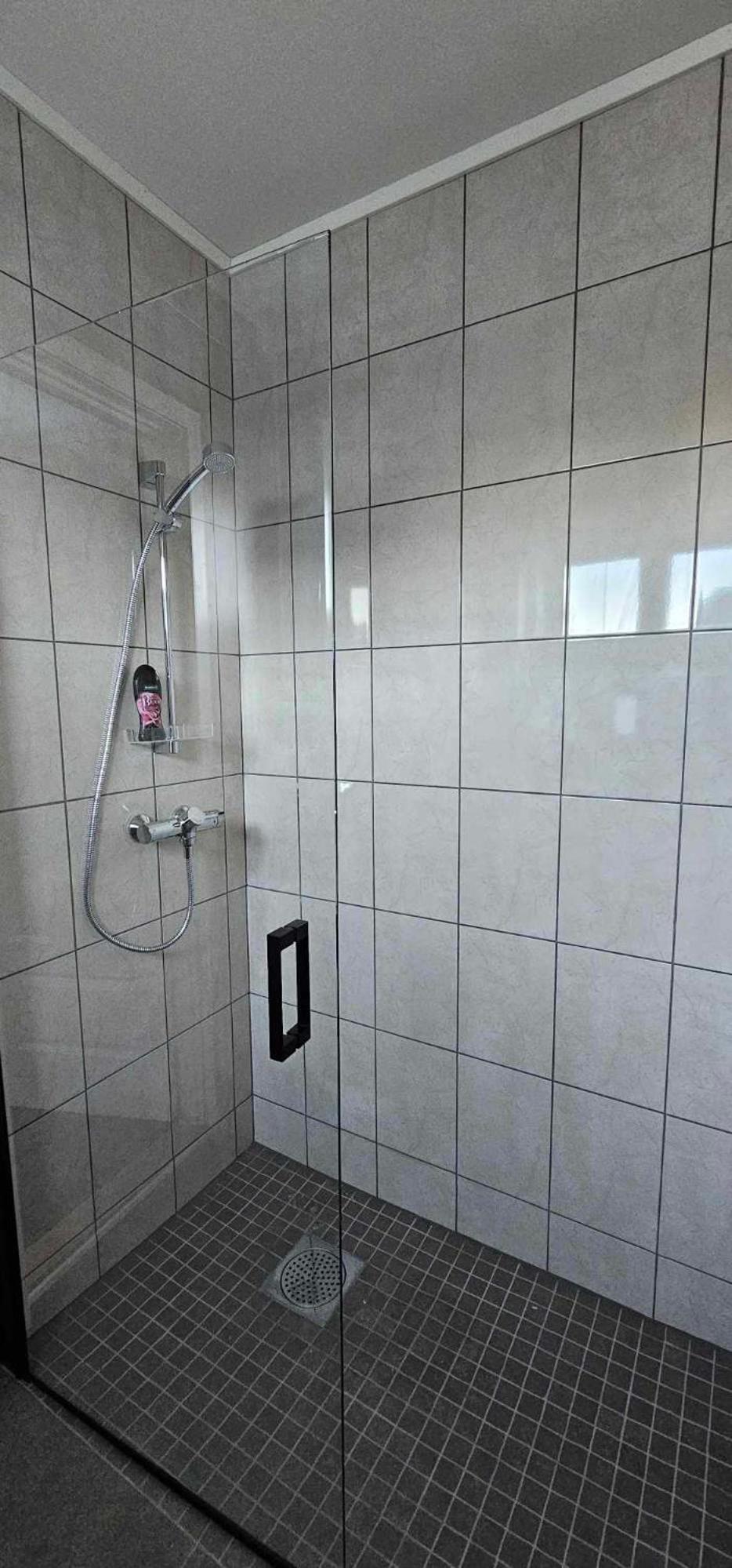 One-Bedroom Apartment with Terrace - Photo 7