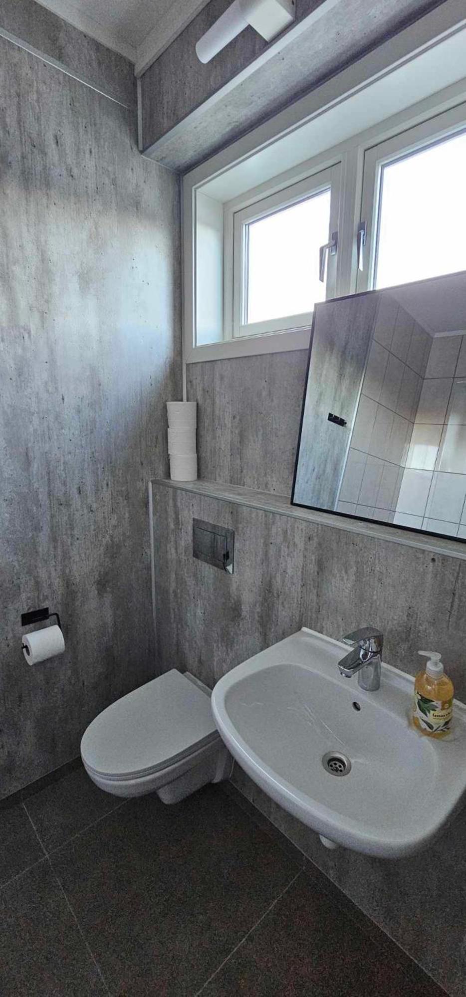One-Bedroom Apartment with Terrace - Photo 8