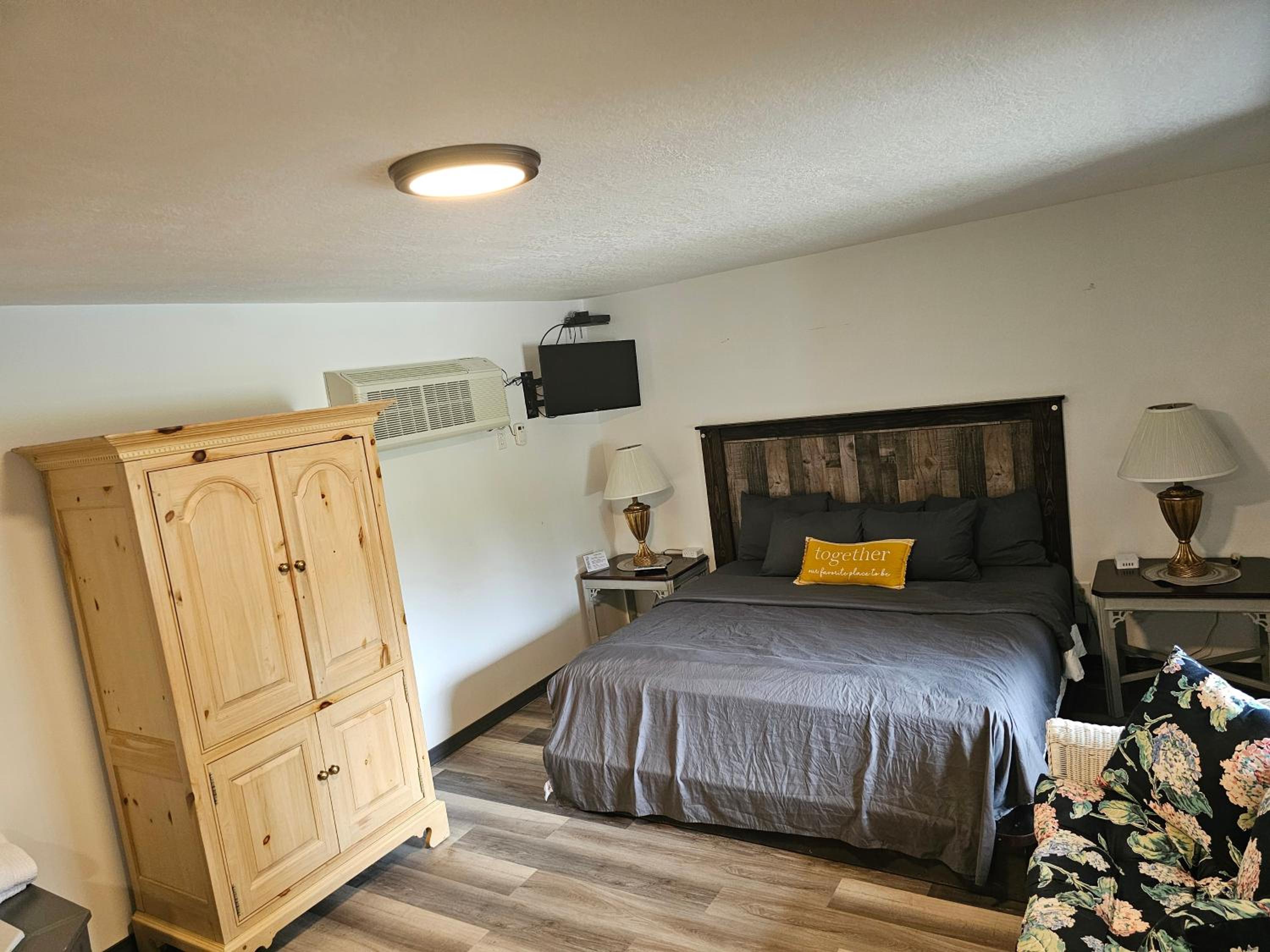 Deluxe King Suite
