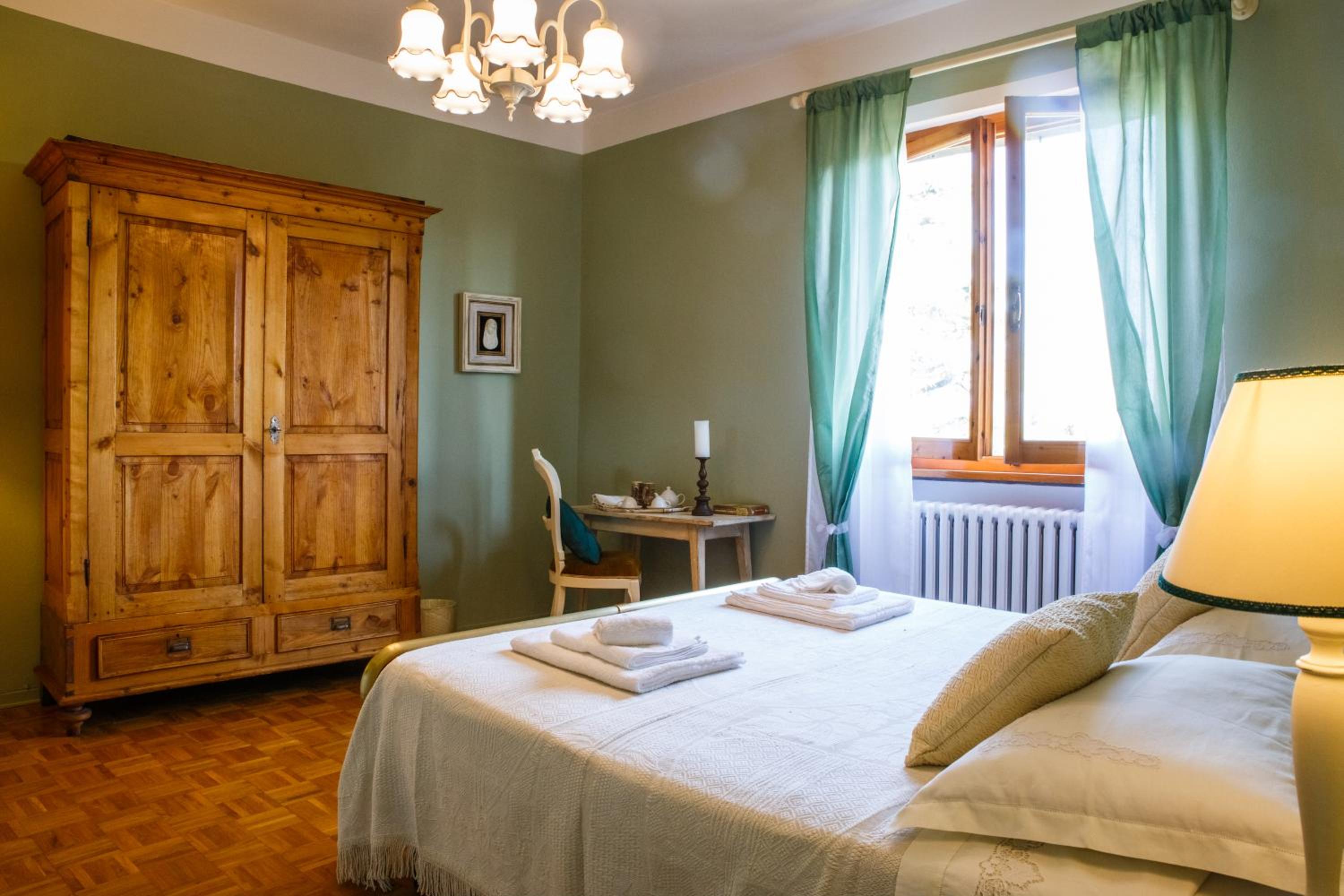 Large Double Room photo 1