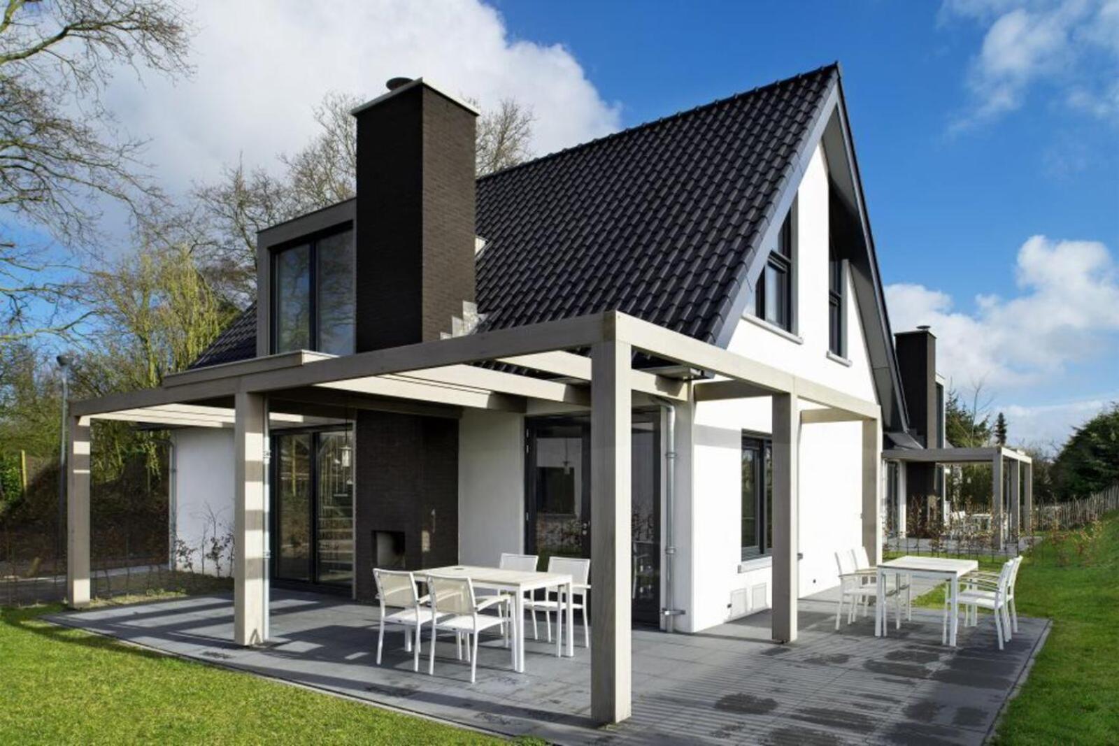Villa photo 1