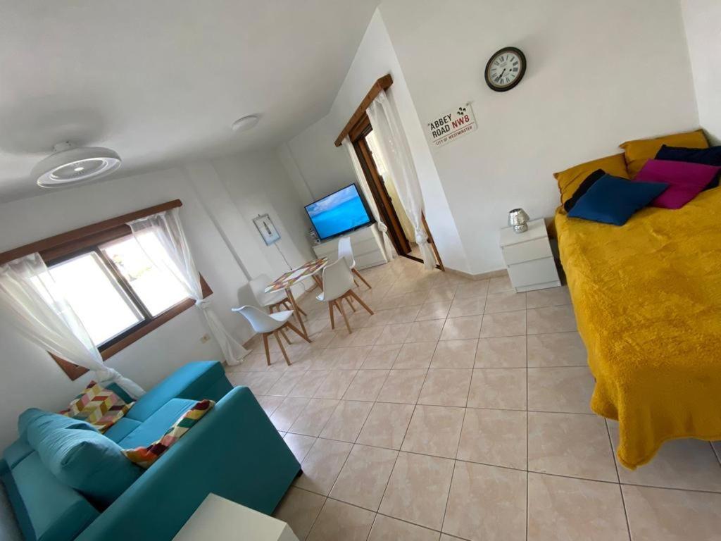 One-Bedroom Apartment photo 2