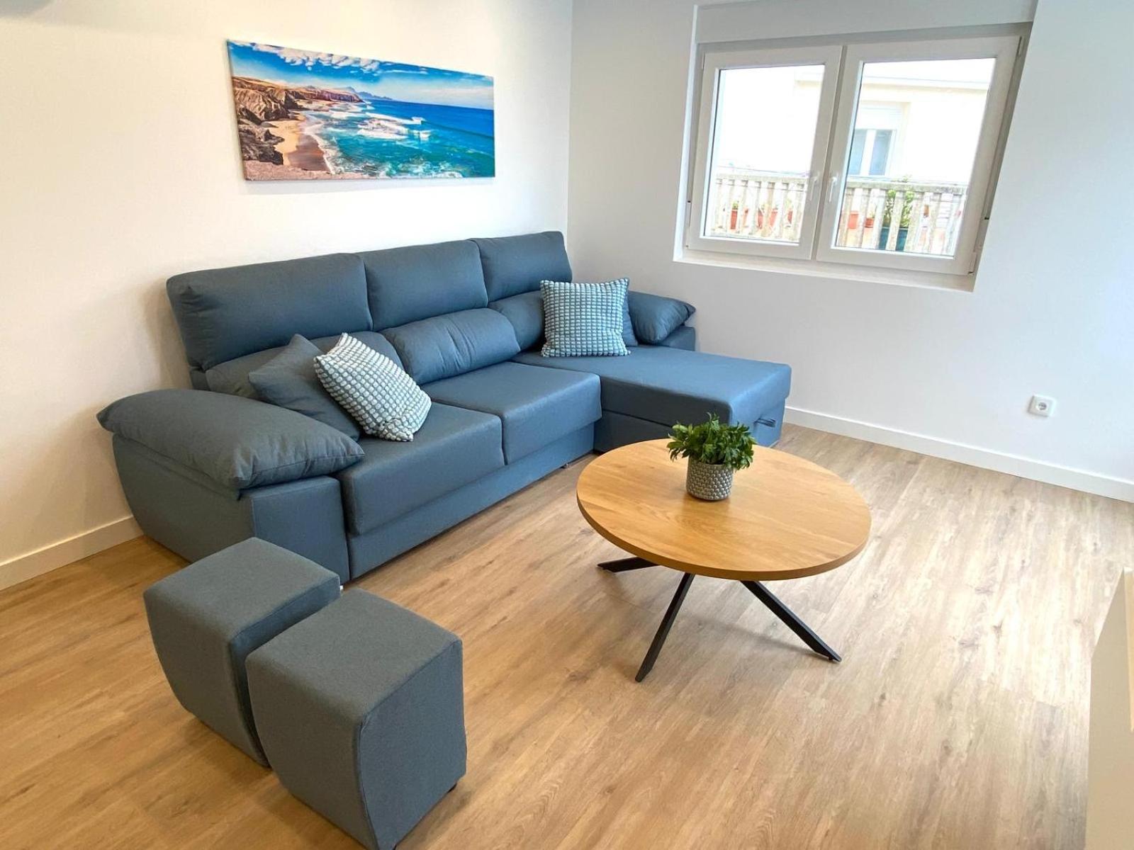 Apartamento de dos habitaciones con terraza y vista al mar