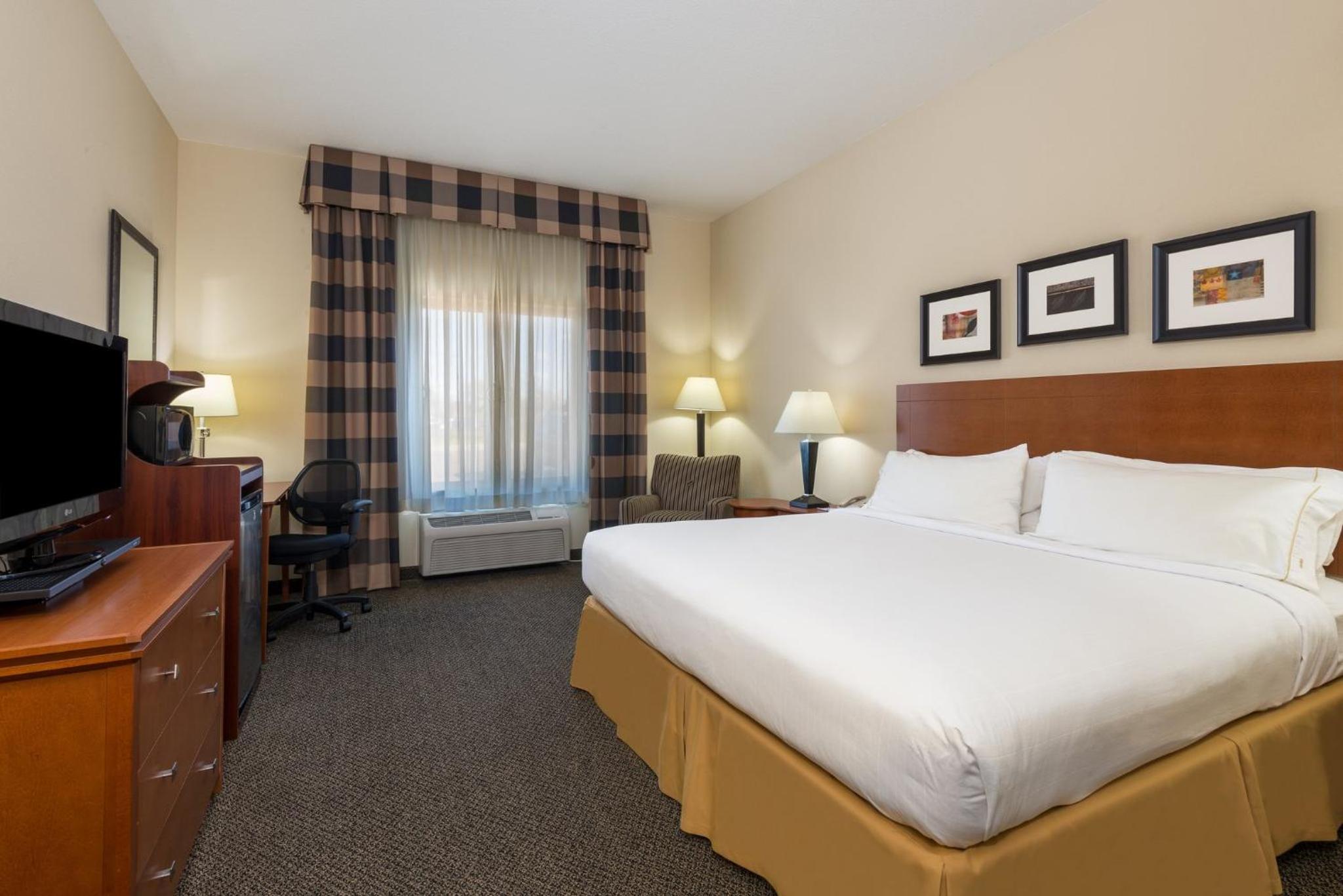 Standard King Room - Photo 1